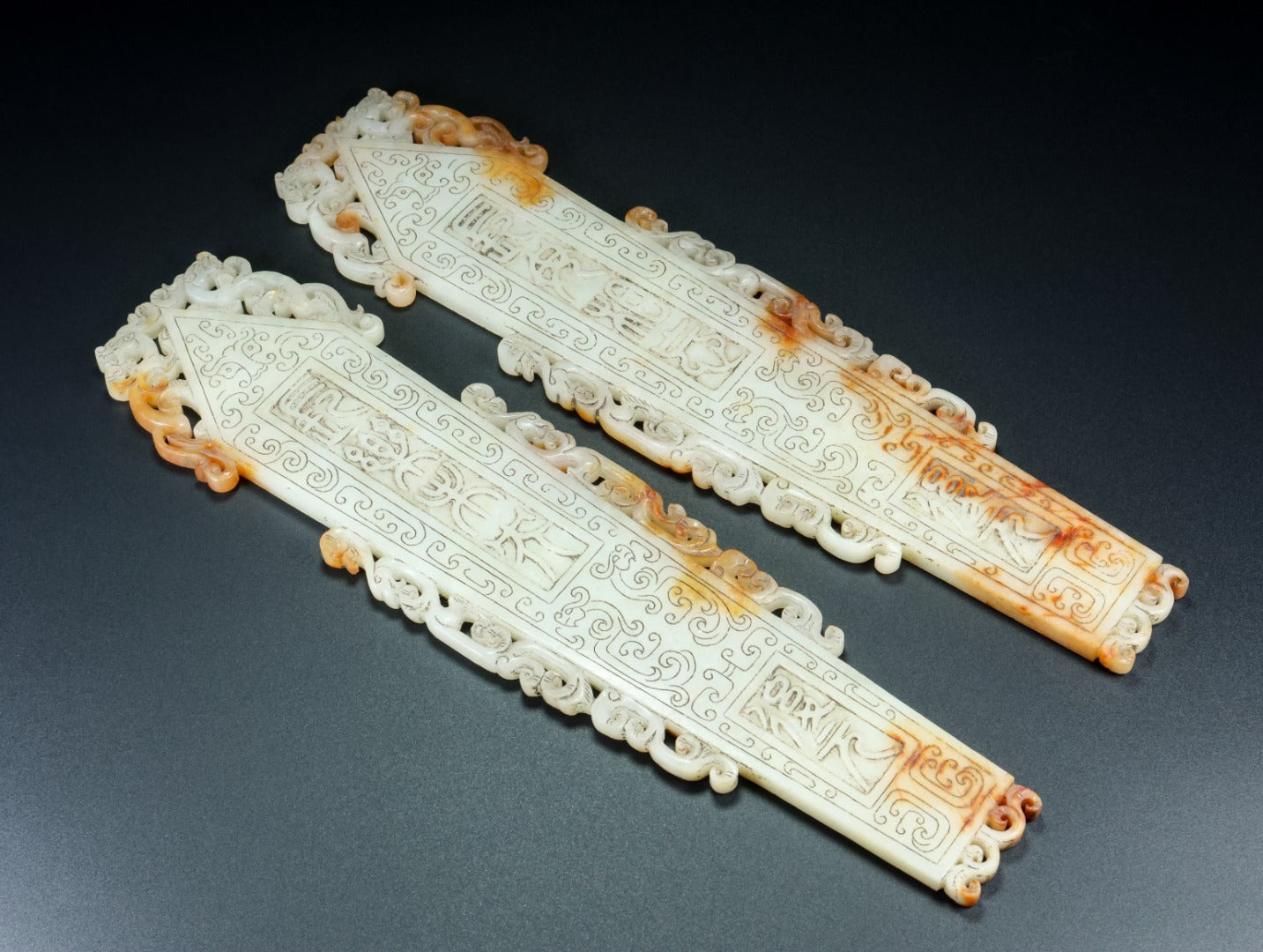 A1696 A Pair Vintage Chinese Hetian Jade Yugui Statues