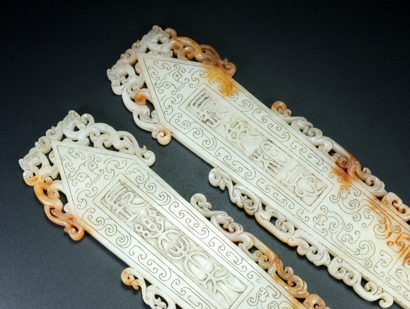 A1696 A Pair Vintage Chinese Hetian Jade Yugui Statues