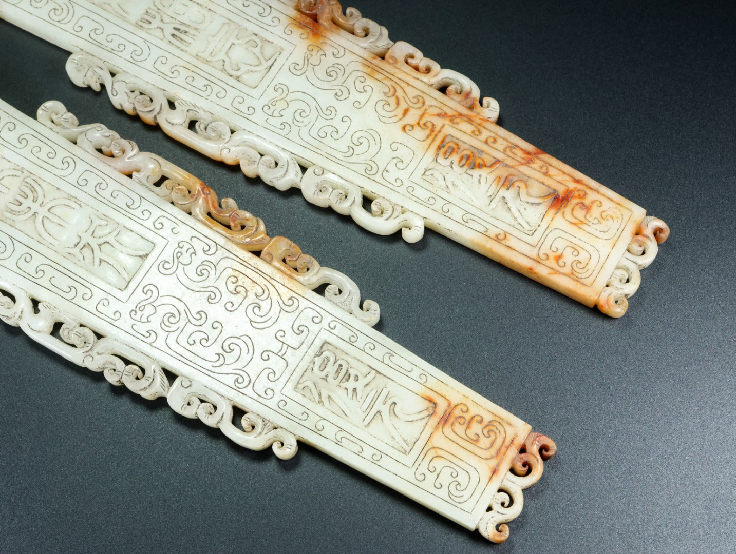 A1696 A Pair Vintage Chinese Hetian Jade Yugui Statues