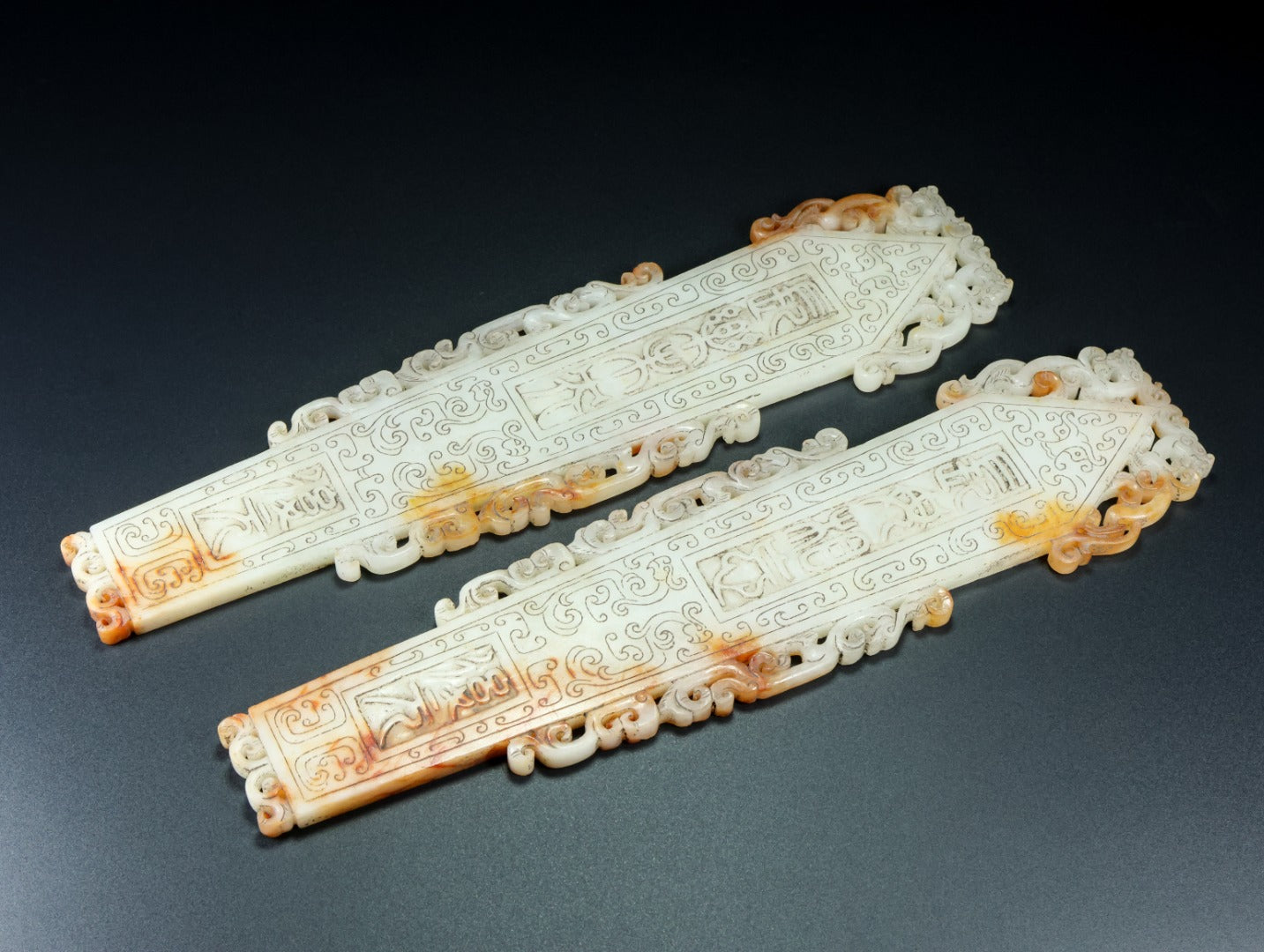 A1696 A Pair Vintage Chinese Hetian Jade Yugui Statues