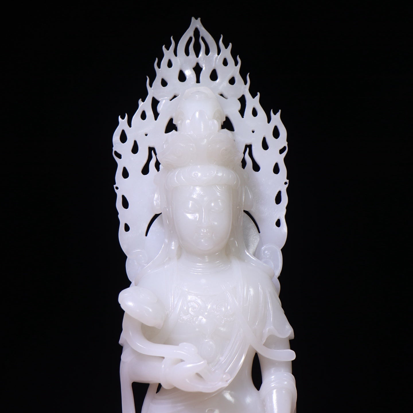A1702 High Quality Chinese White Hetian Jade Carved Kwan-yin Statue