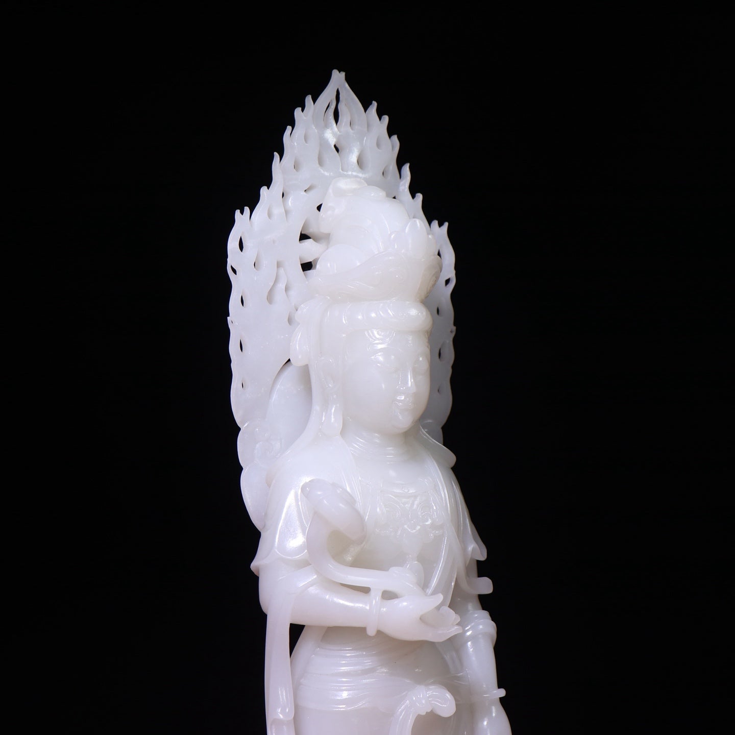 A1702 High Quality Chinese White Hetian Jade Carved Kwan-yin Statue