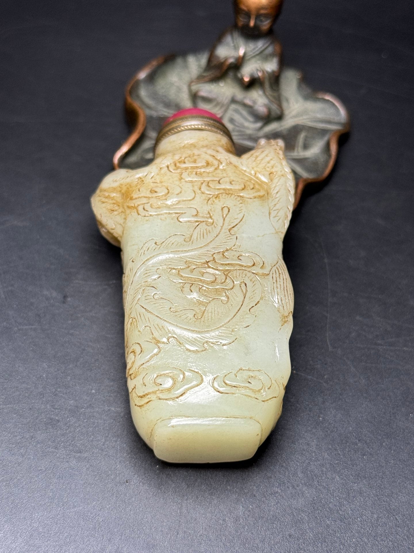 A1712 Vintage Chinese Hetian Jade High Relief Dragon Snuff Bottle