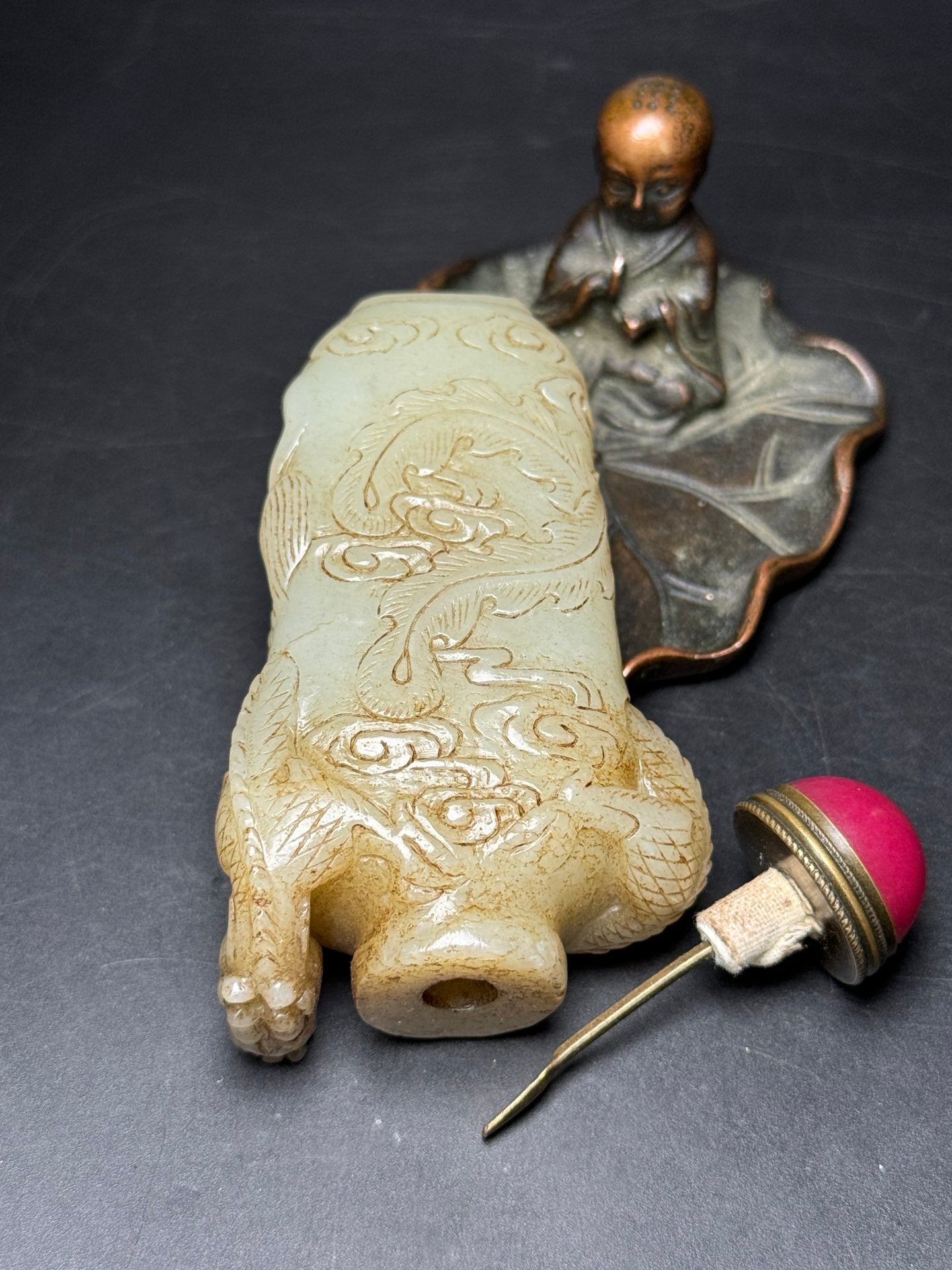 A1712 Vintage Chinese Hetian Jade High Relief Dragon Snuff Bottle
