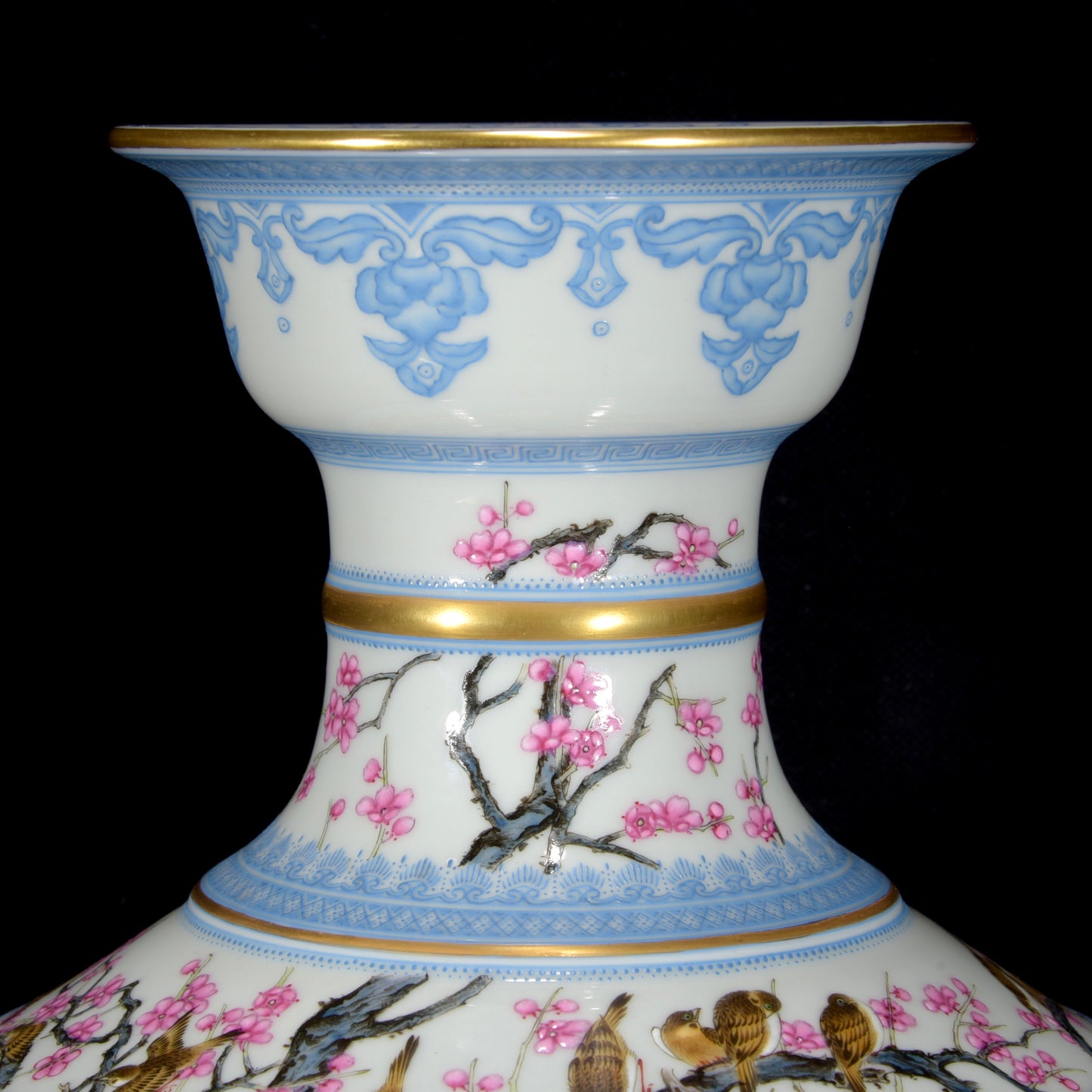 A1713 Chinese Qing Dynasty Gilt Edge Famille Rose Plum Flower & Magpie Design Porcelain Vase