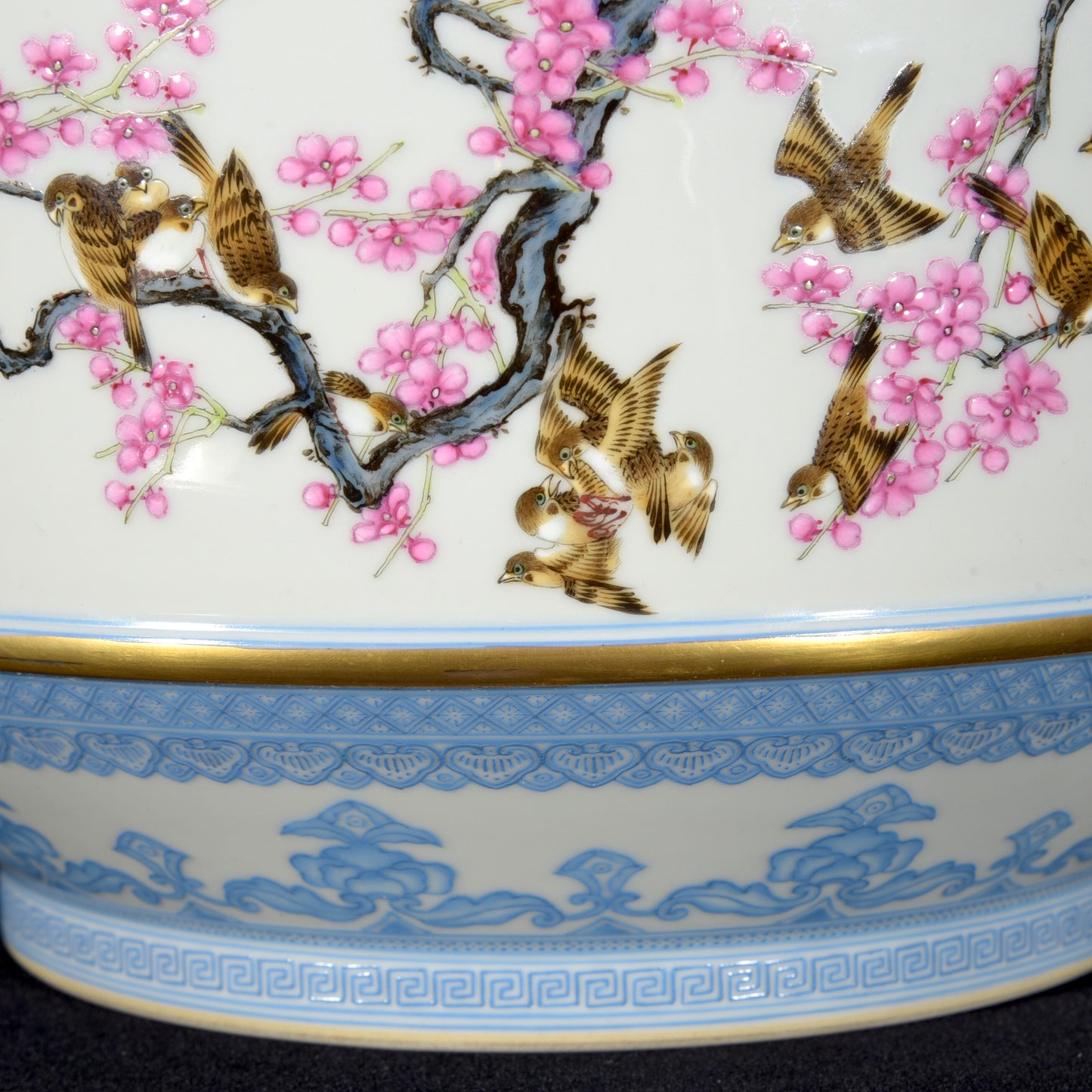 A1713 Chinese Qing Dynasty Gilt Edge Famille Rose Plum Flower & Magpie Design Porcelain Vase