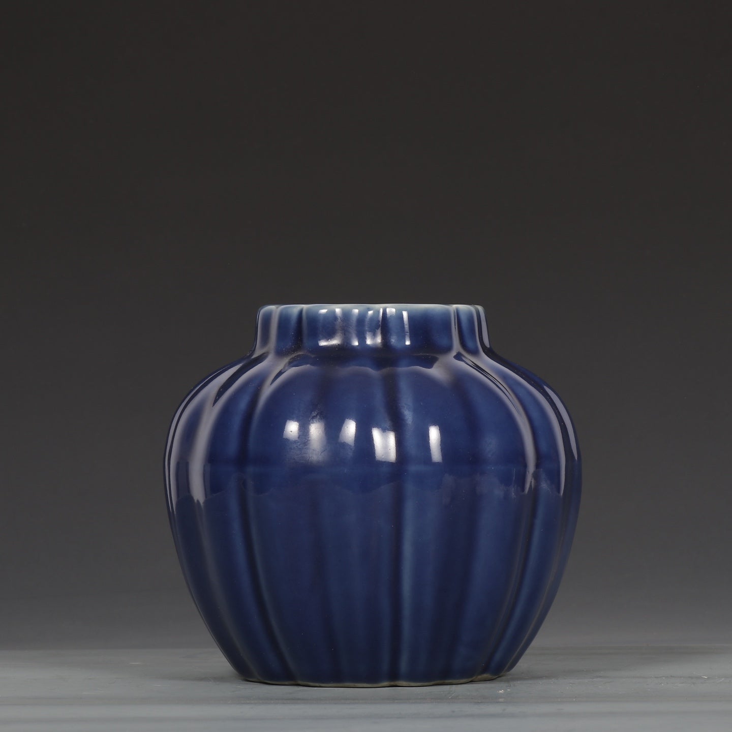 A1719 Chinese Blue Glaze Porcelain Pot