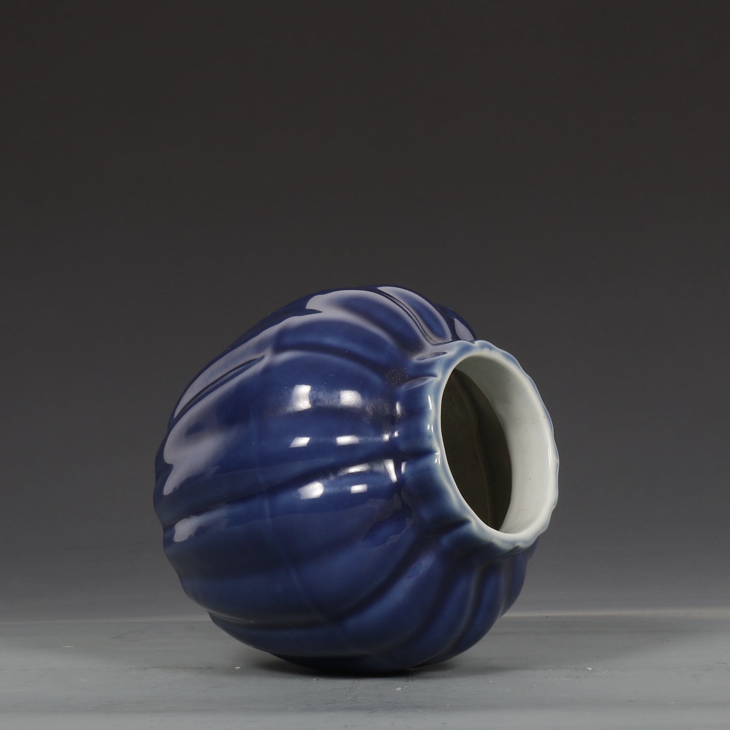 A1719 Chinese Blue Glaze Porcelain Pot