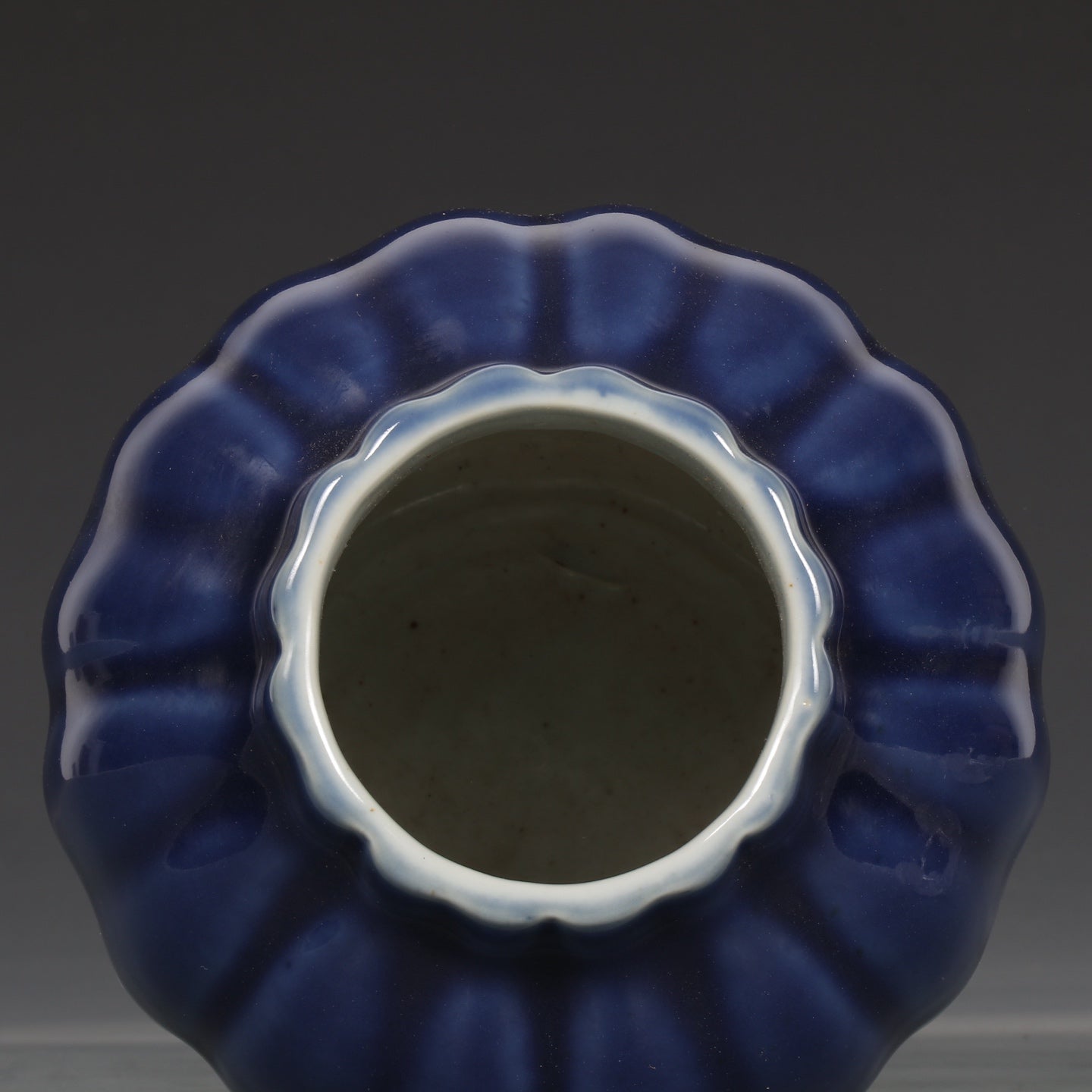 A1719 Chinese Blue Glaze Porcelain Pot