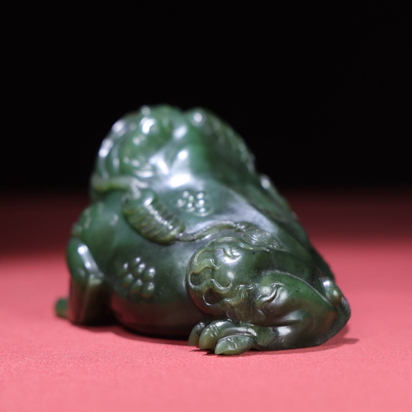 A1722 Superb Chinese Green Hetian Jade Fortune Toad Statue