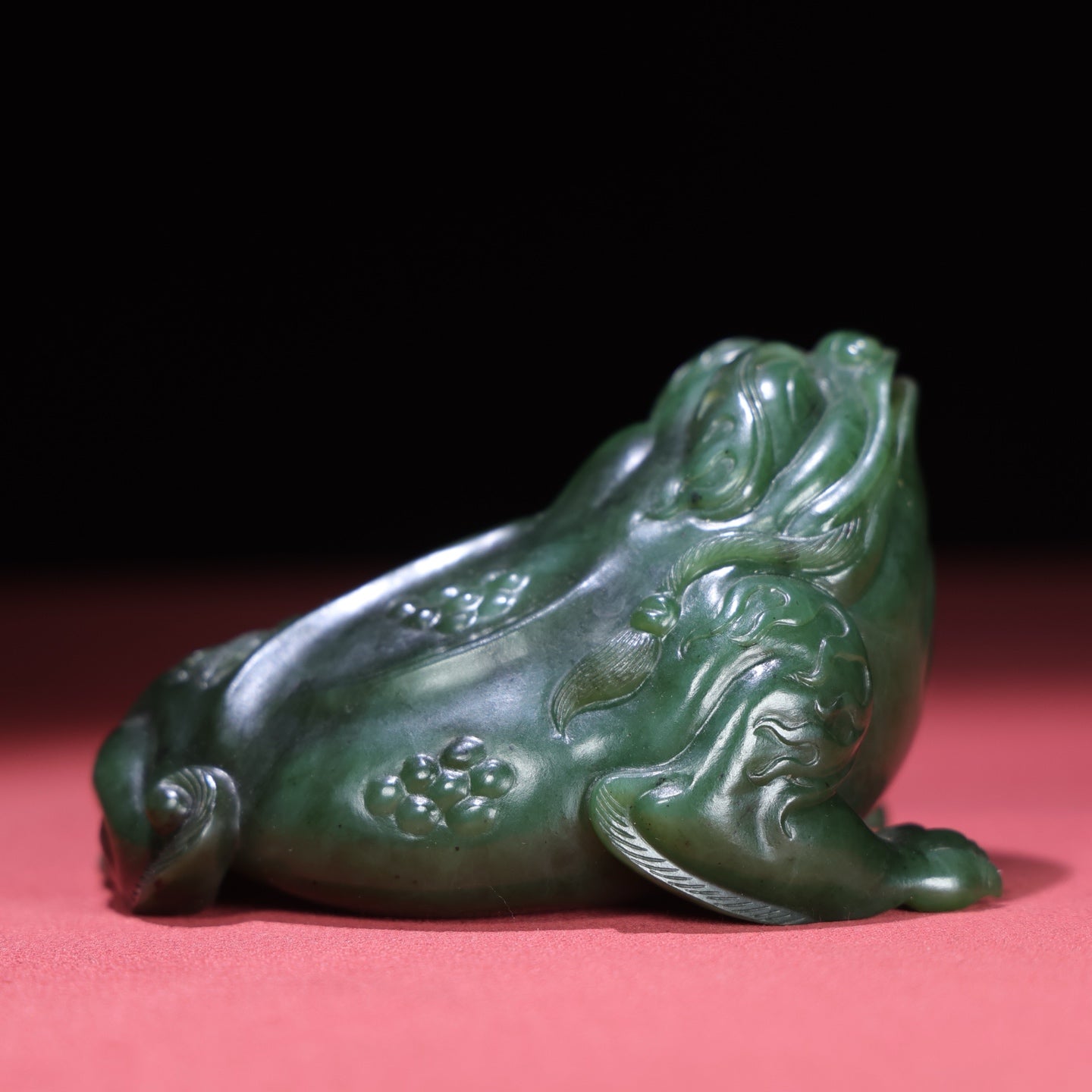 A1722 Superb Chinese Green Hetian Jade Fortune Toad Statue