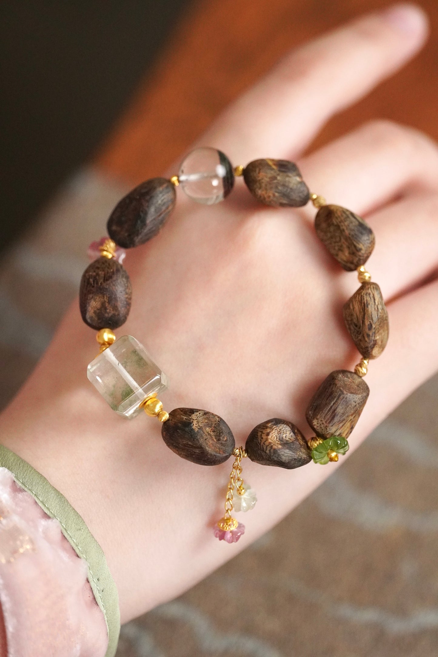 A1737 Vintage Chinese Chenxiang Wood & Crystal Beads Bracelet