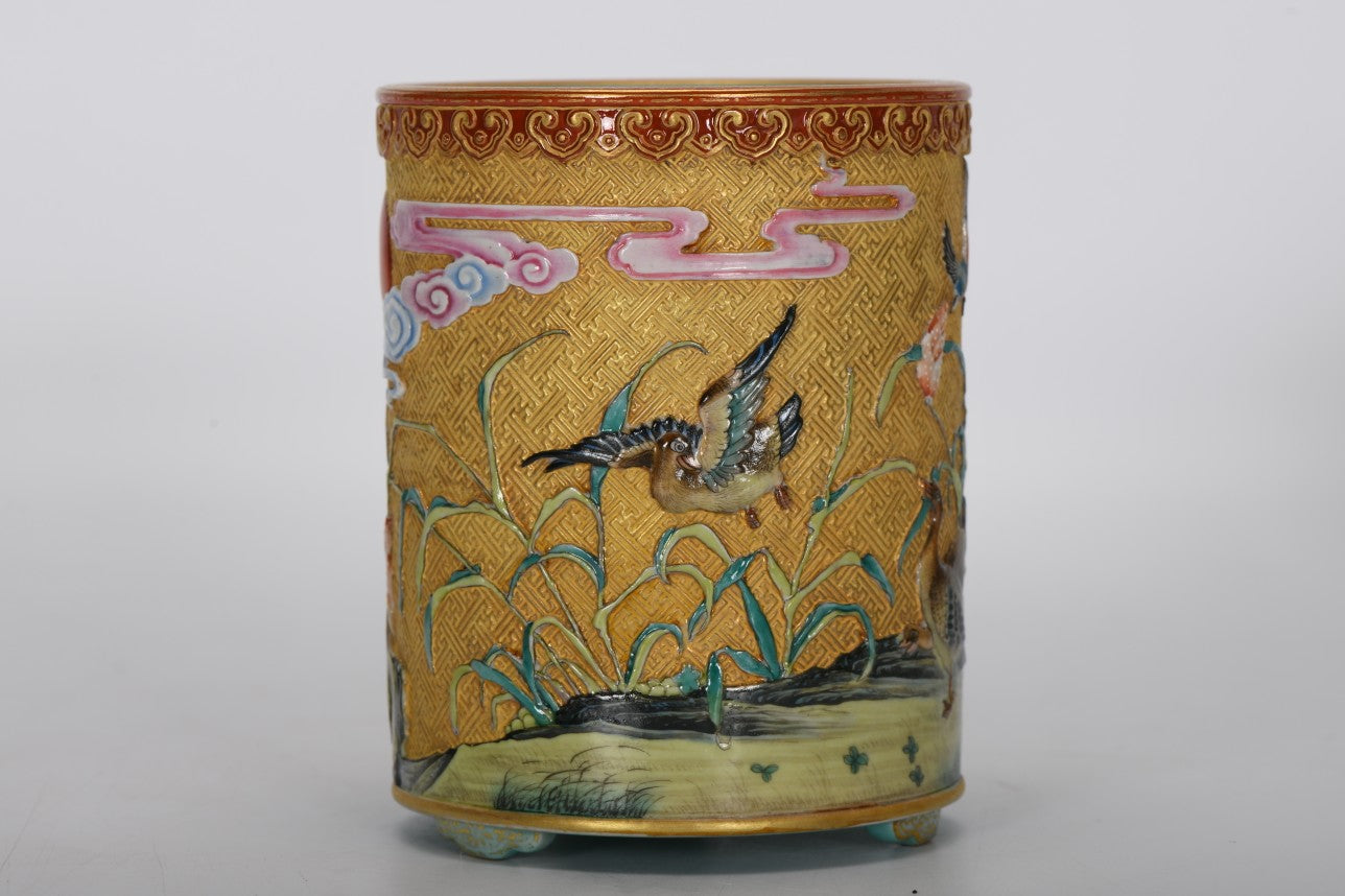 A1746 Chinese Qing Dynasty Gilt Gold Famille Rose Enamel Flowers Bird Design Porcelain Brush Pot