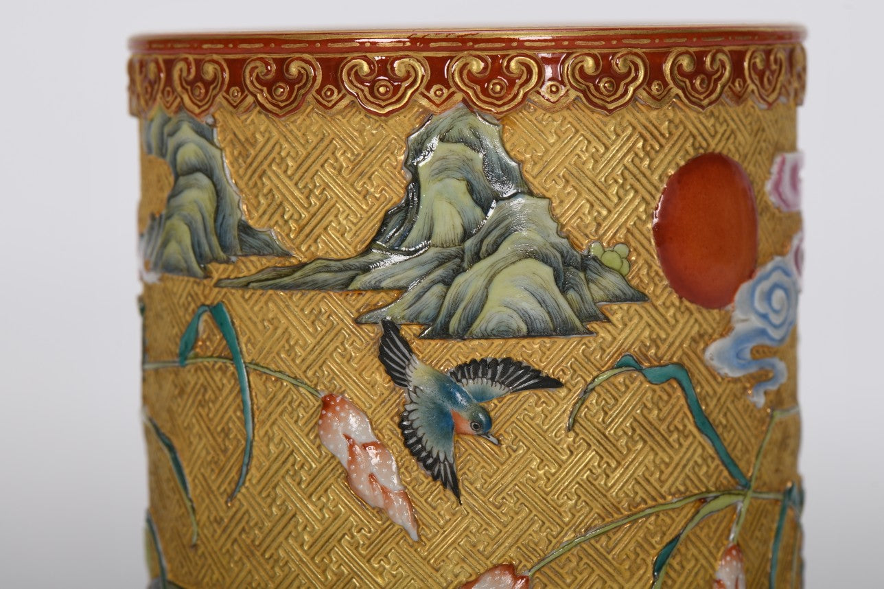 A1746 Chinese Qing Dynasty Gilt Gold Famille Rose Enamel Flowers Bird Design Porcelain Brush Pot