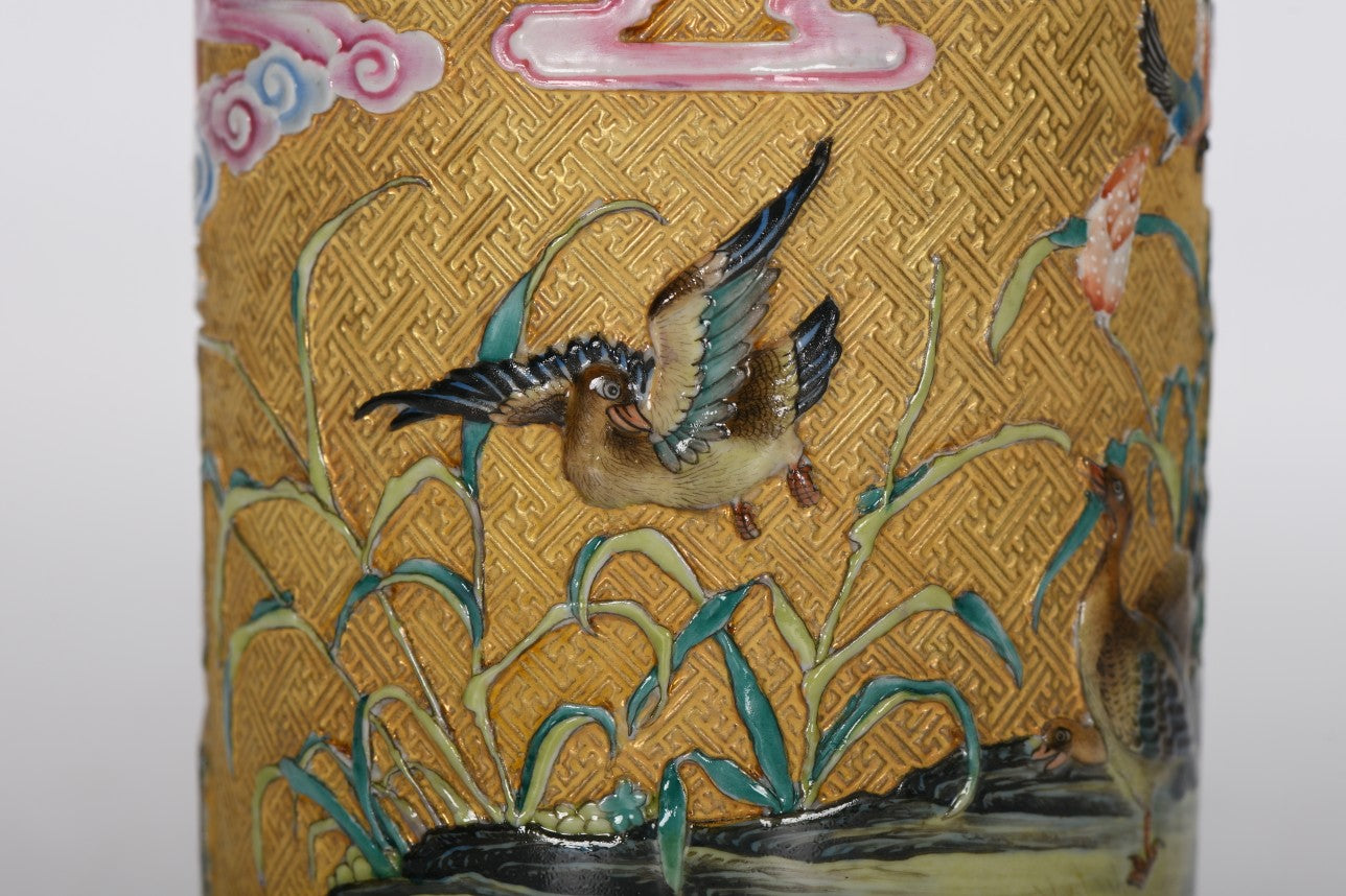 A1746 Chinese Qing Dynasty Gilt Gold Famille Rose Enamel Flowers Bird Design Porcelain Brush Pot