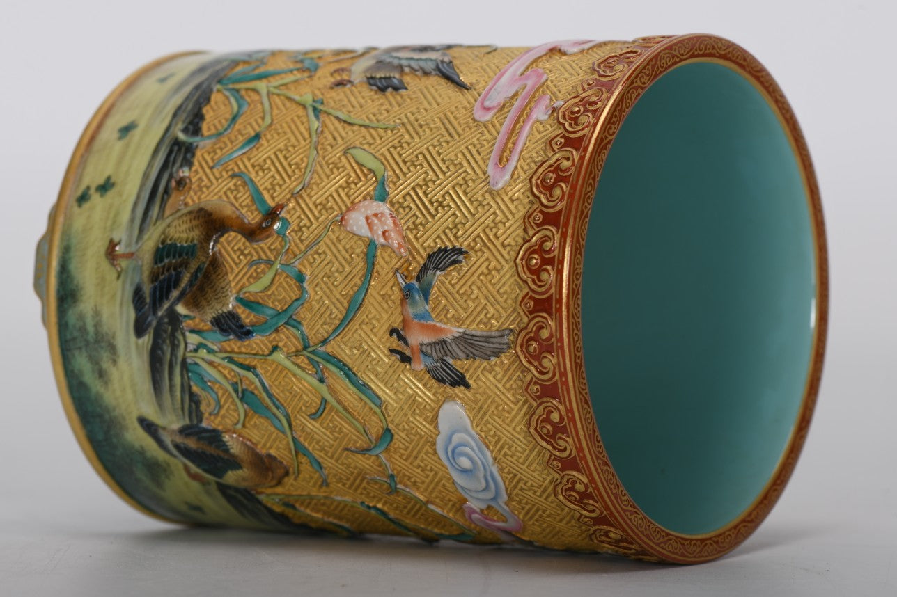 A1746 Chinese Qing Dynasty Gilt Gold Famille Rose Enamel Flowers Bird Design Porcelain Brush Pot