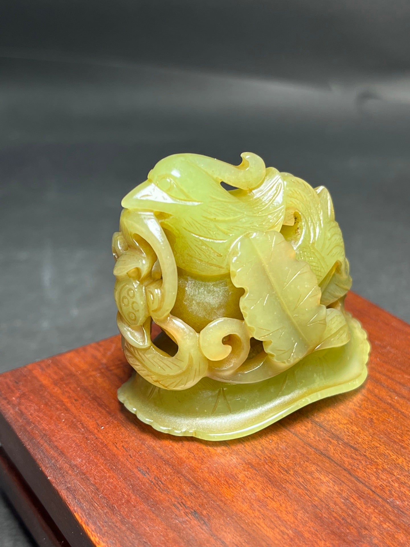 A1807 Vintage Chinese Hetian Jade Carved Bird Statue