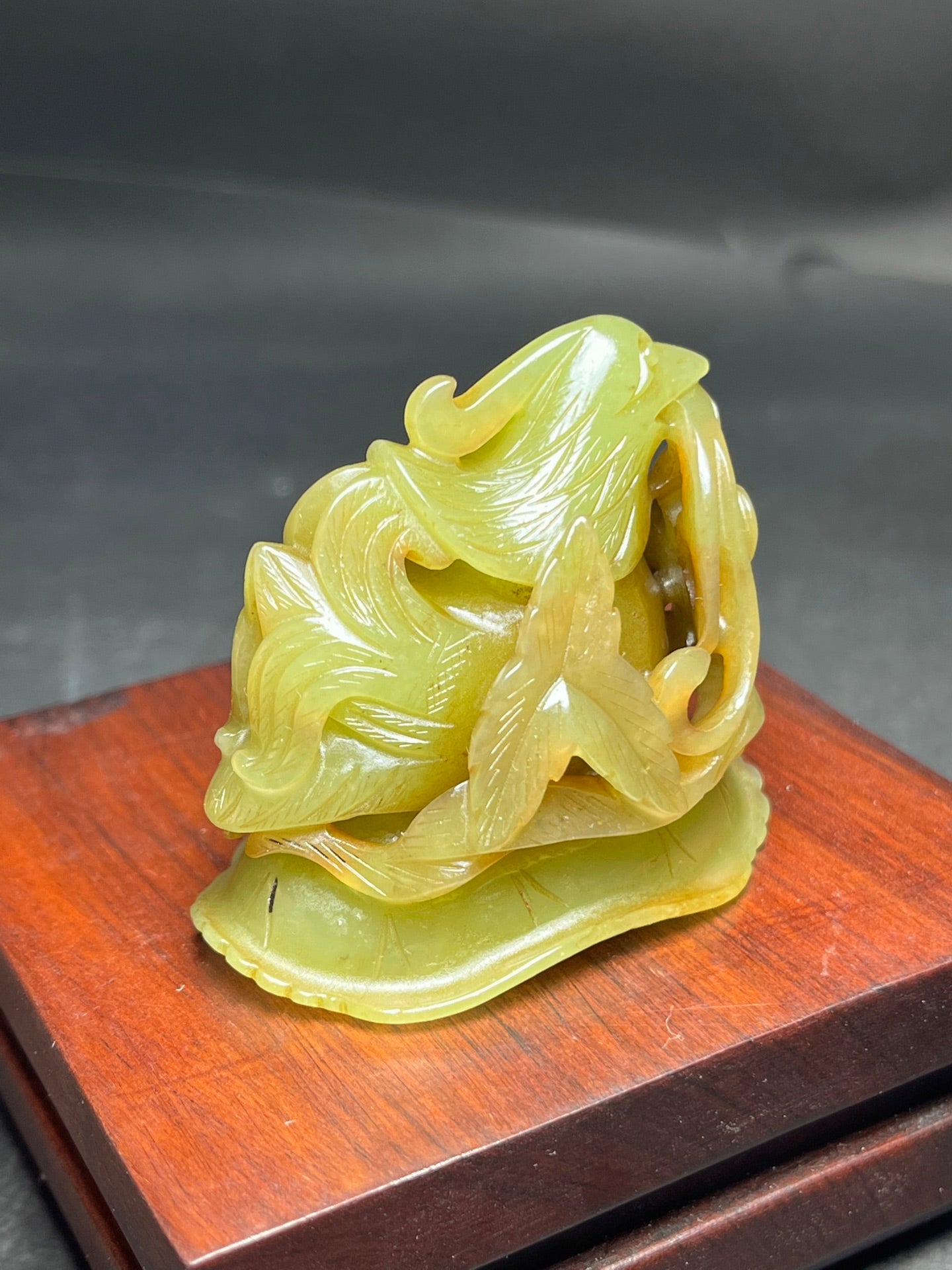 A1807 Vintage Chinese Hetian Jade Carved Bird Statue