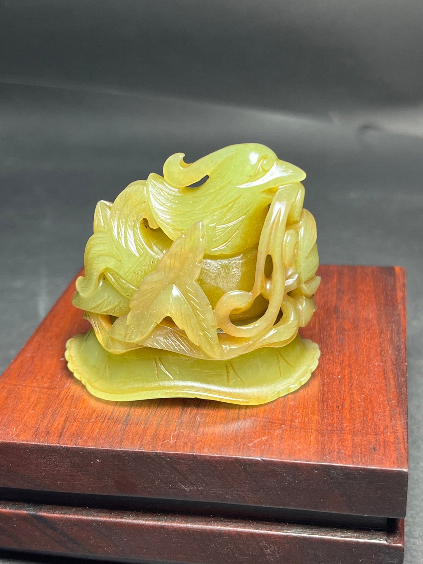 A1807 Vintage Chinese Hetian Jade Carved Bird Statue