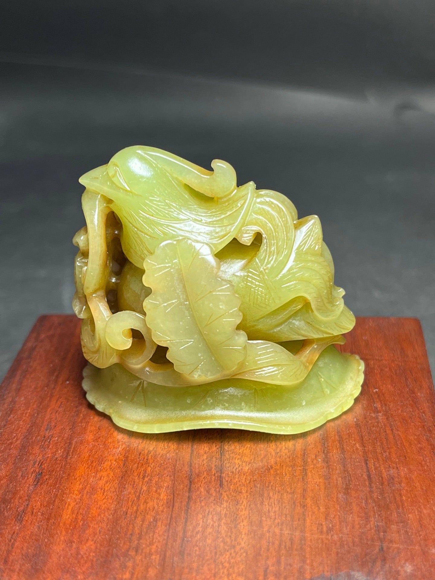 A1807 Vintage Chinese Hetian Jade Carved Bird Statue