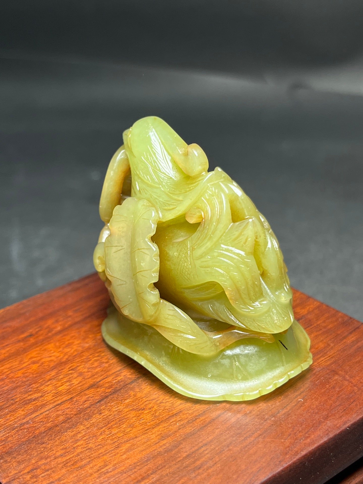 A1807 Vintage Chinese Hetian Jade Carved Bird Statue