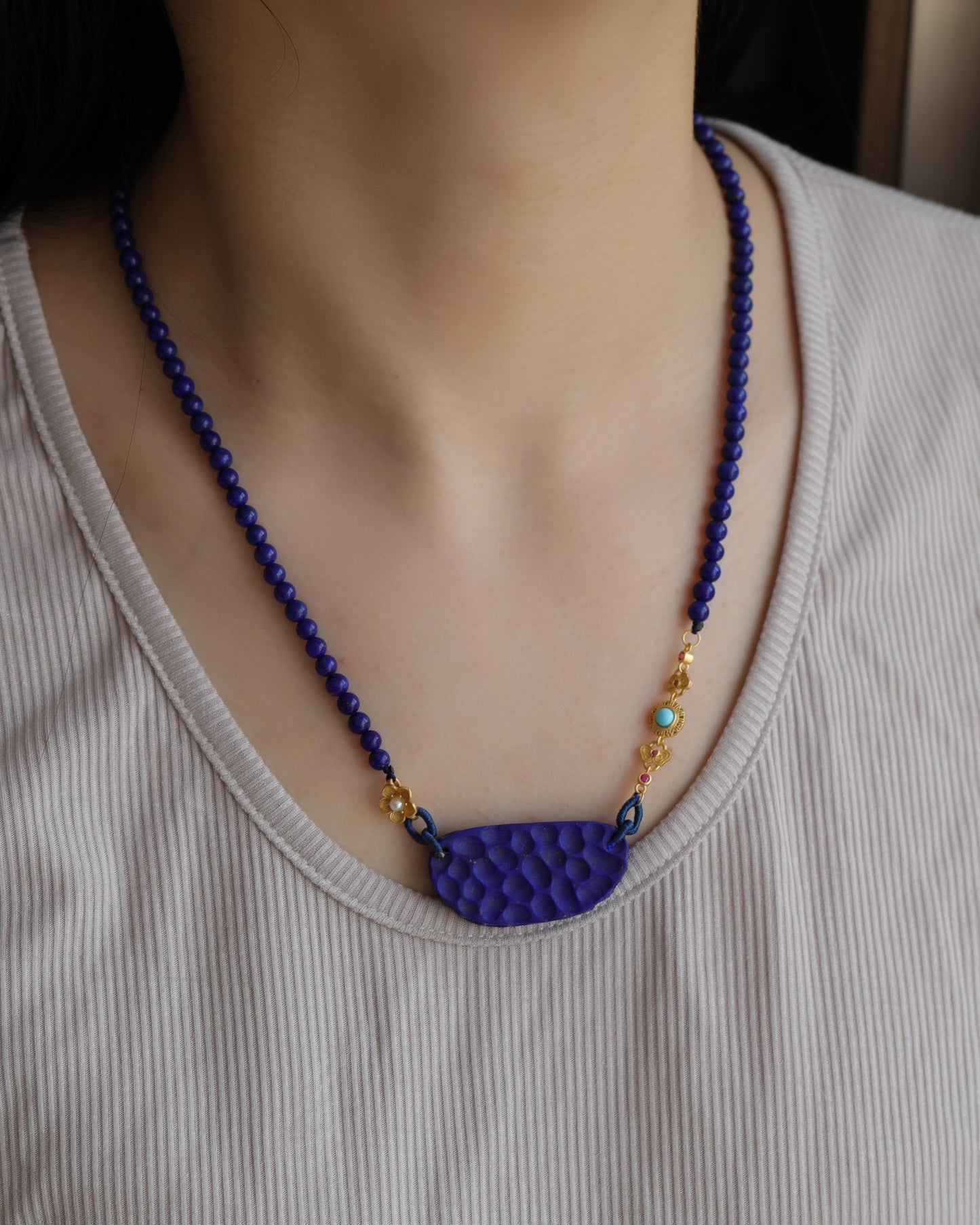 A1816 Beautiful Lapis Lazuli Pendant w Beads Necklace