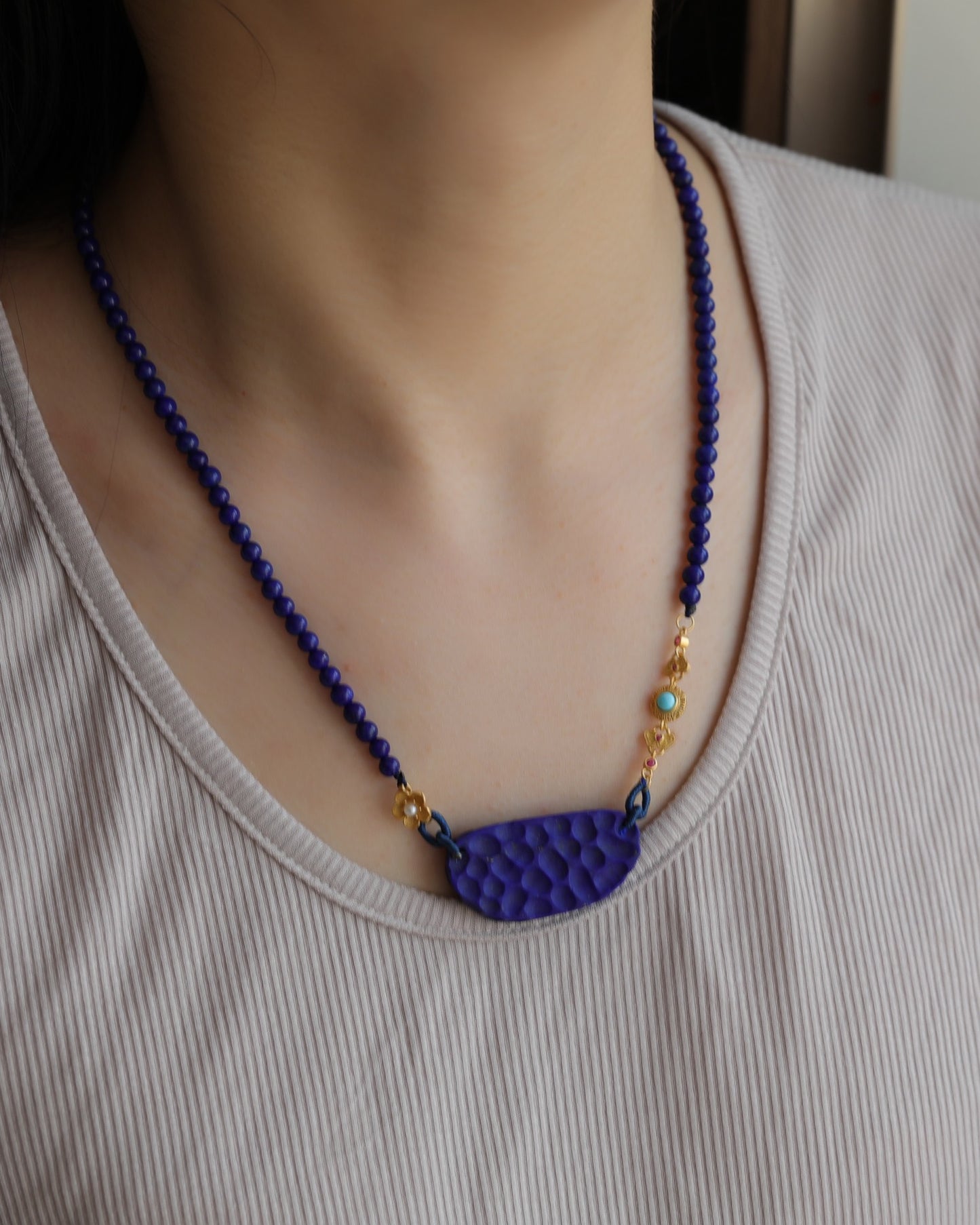 A1816 Beautiful Lapis Lazuli Pendant w Beads Necklace