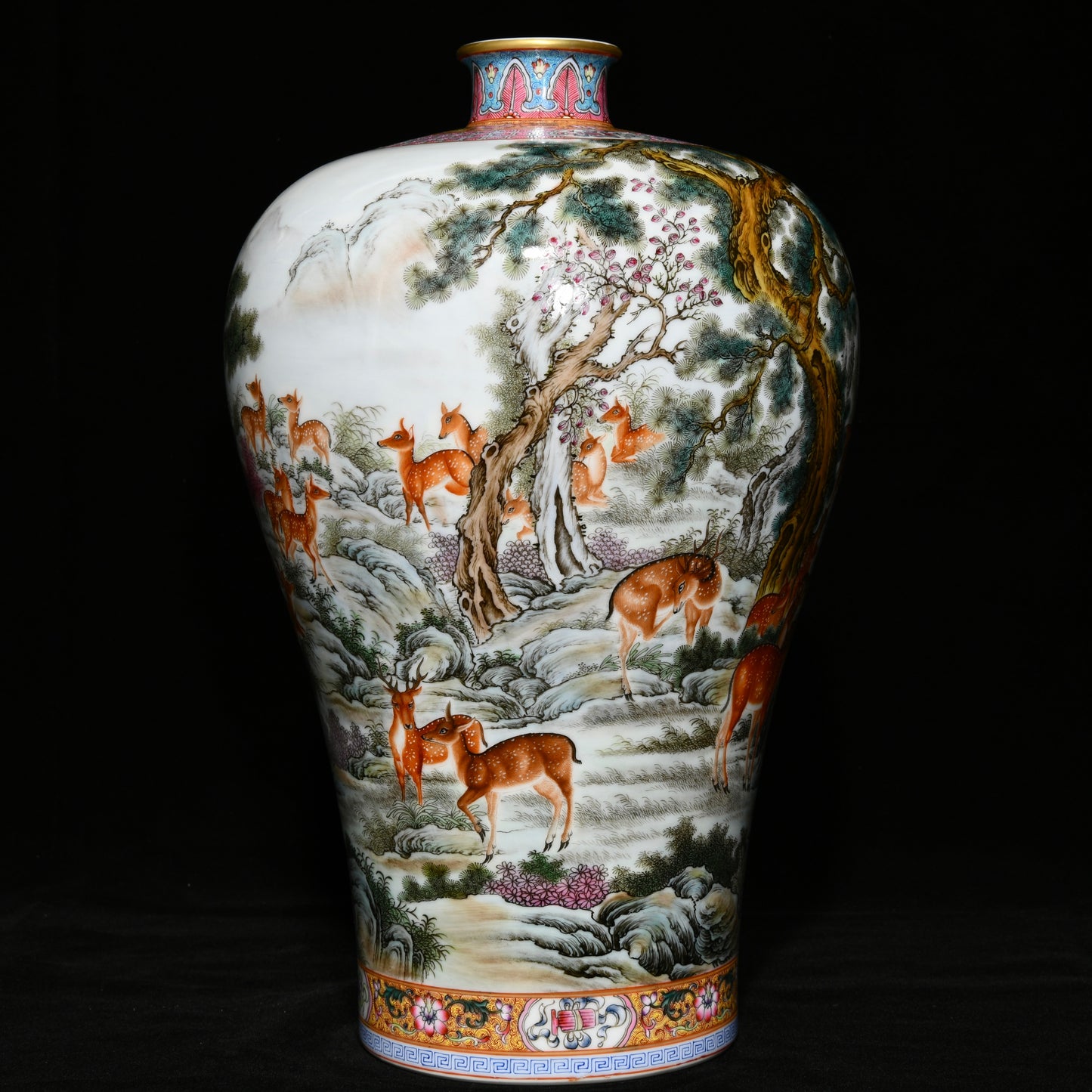 A1819 Chinese Qing Dynasty Gilt Edge Famille Rose Pine Tree & Sika Deer Design Porcelain Vase