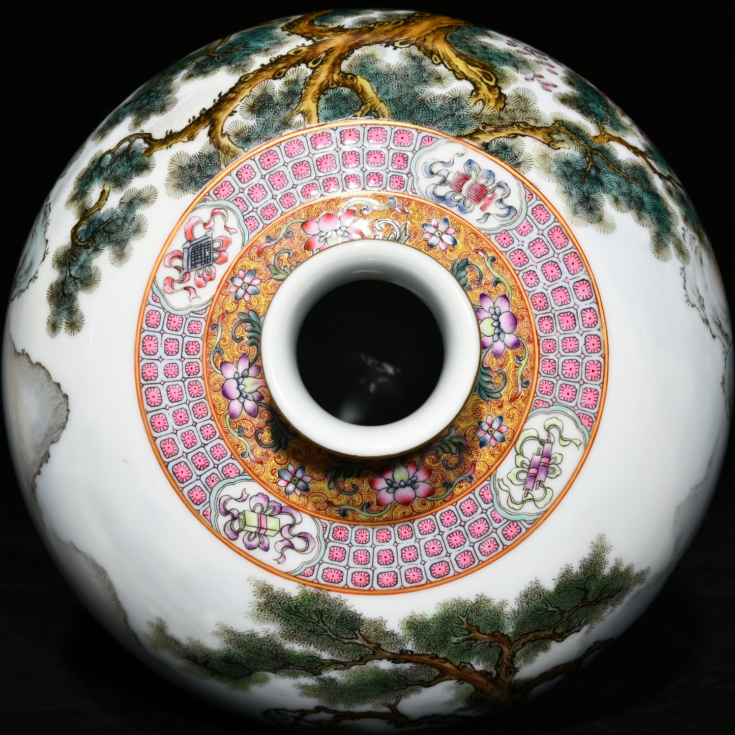 A1819 Chinese Qing Dynasty Gilt Edge Famille Rose Pine Tree & Sika Deer Design Porcelain Vase