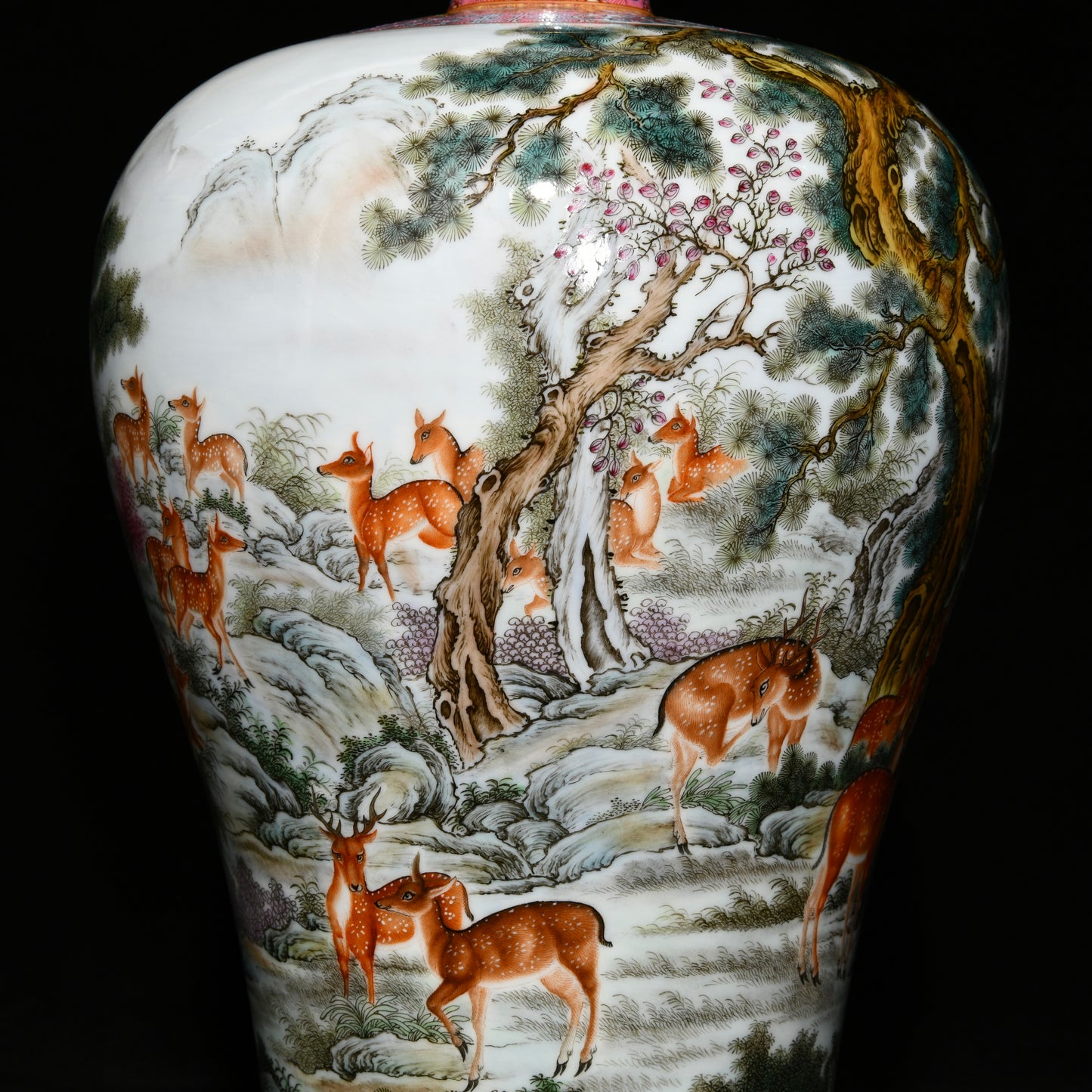 A1819 Chinese Qing Dynasty Gilt Edge Famille Rose Pine Tree & Sika Deer Design Porcelain Vase