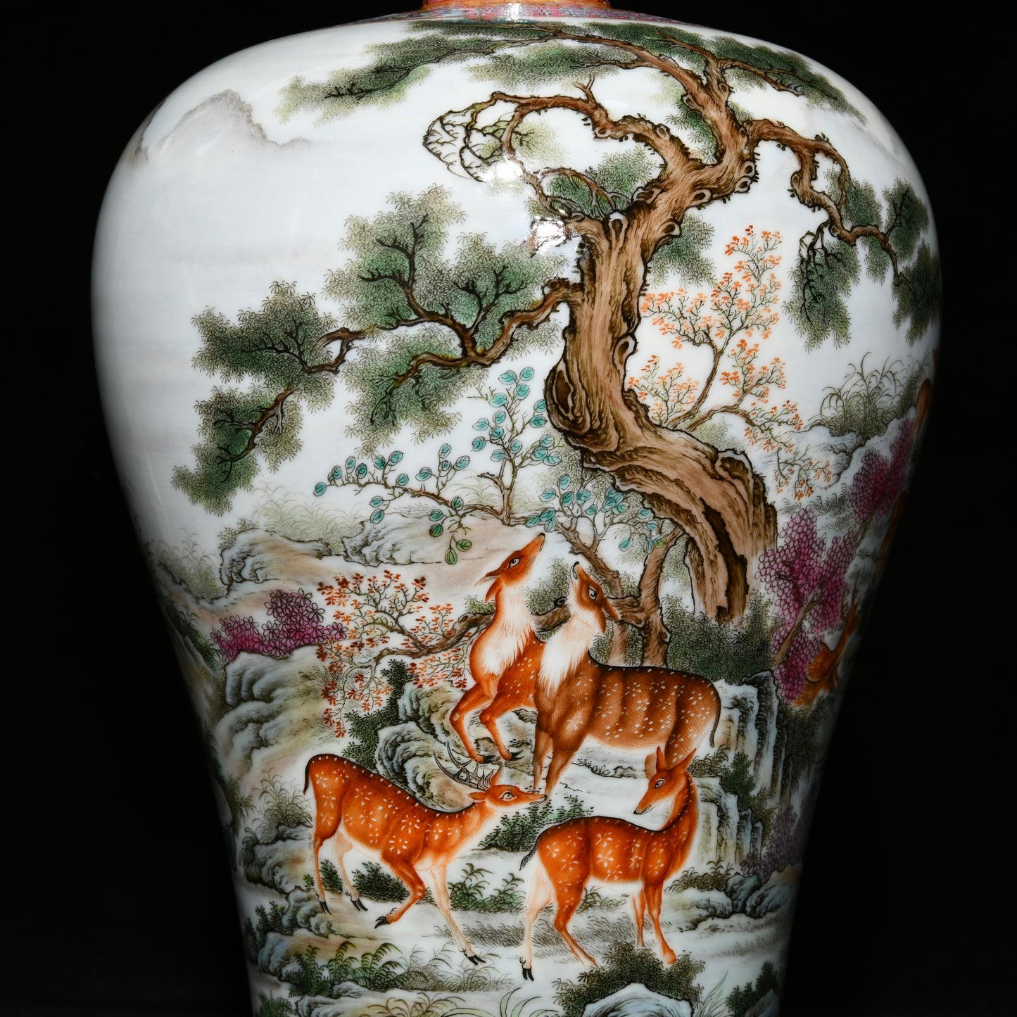 A1819 Chinese Qing Dynasty Gilt Edge Famille Rose Pine Tree & Sika Deer Design Porcelain Vase