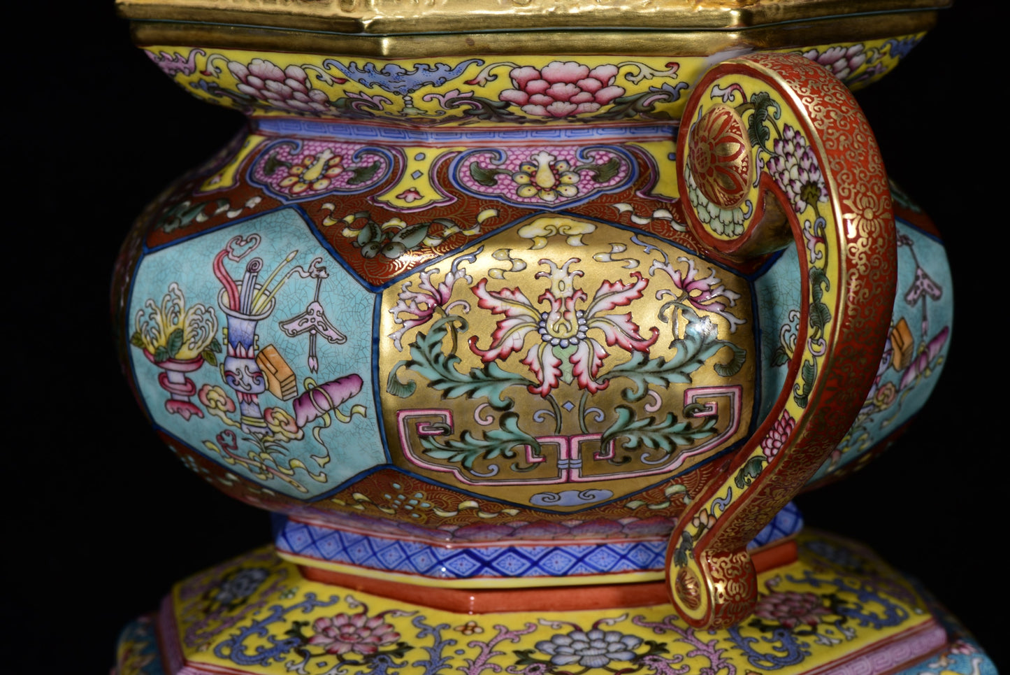 A1824 Chinese Qing Dynasty Gilt Gold Famille Rose Enamel Flowers Design Porcelain Incense Burner