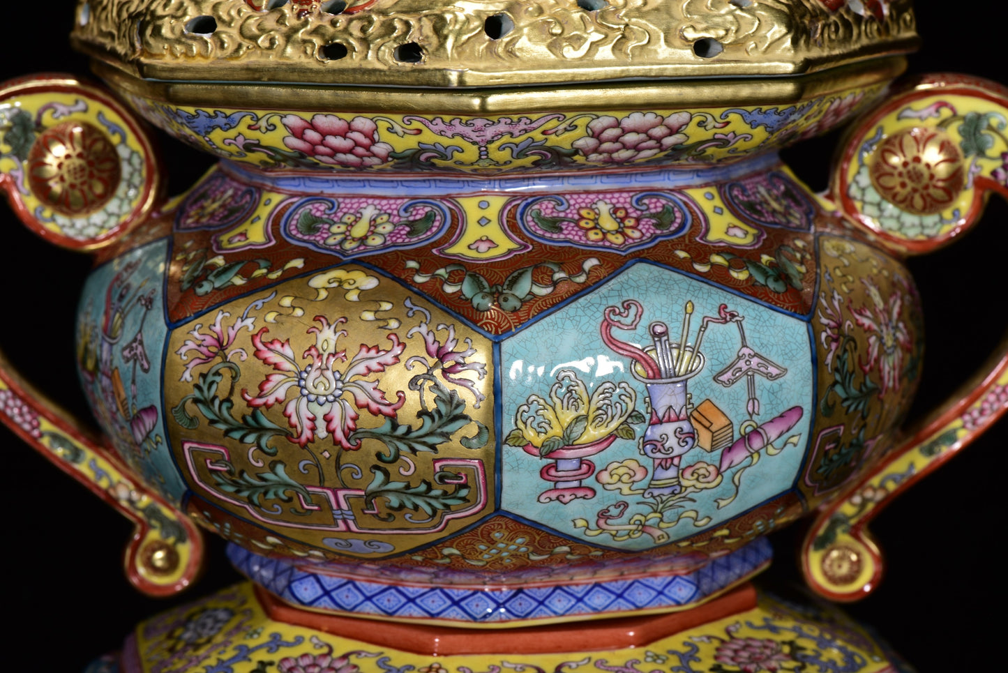 A1824 Chinese Qing Dynasty Gilt Gold Famille Rose Enamel Flowers Design Porcelain Incense Burner
