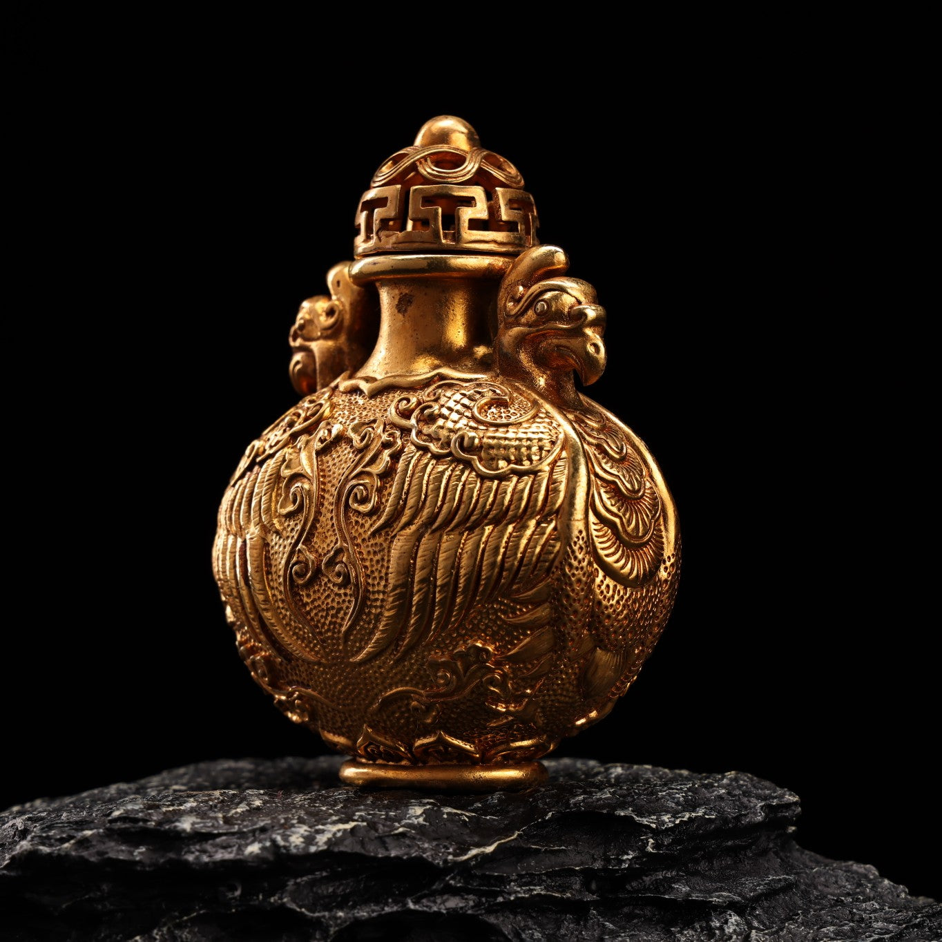 A1831 Vintage Chinese Gilt Gold Copper Double Ear Snuff Bottle
