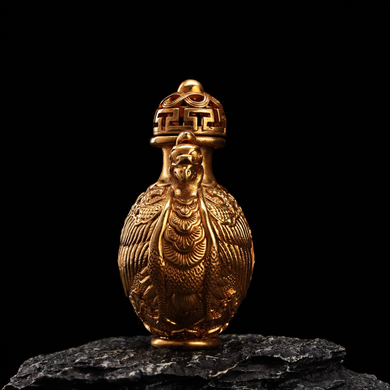 A1831 Vintage Chinese Gilt Gold Copper Double Ear Snuff Bottle