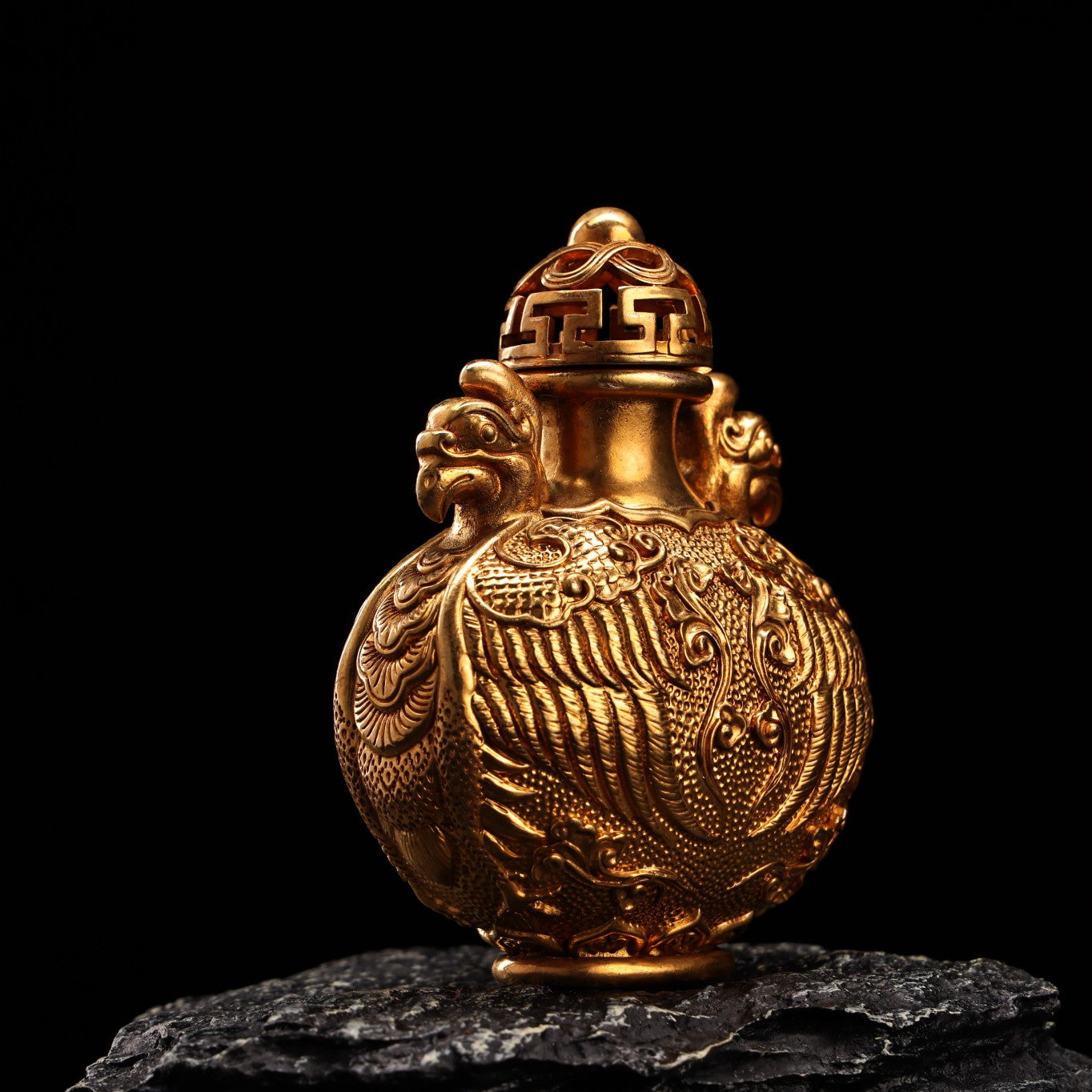 A1831 Vintage Chinese Gilt Gold Copper Double Ear Snuff Bottle