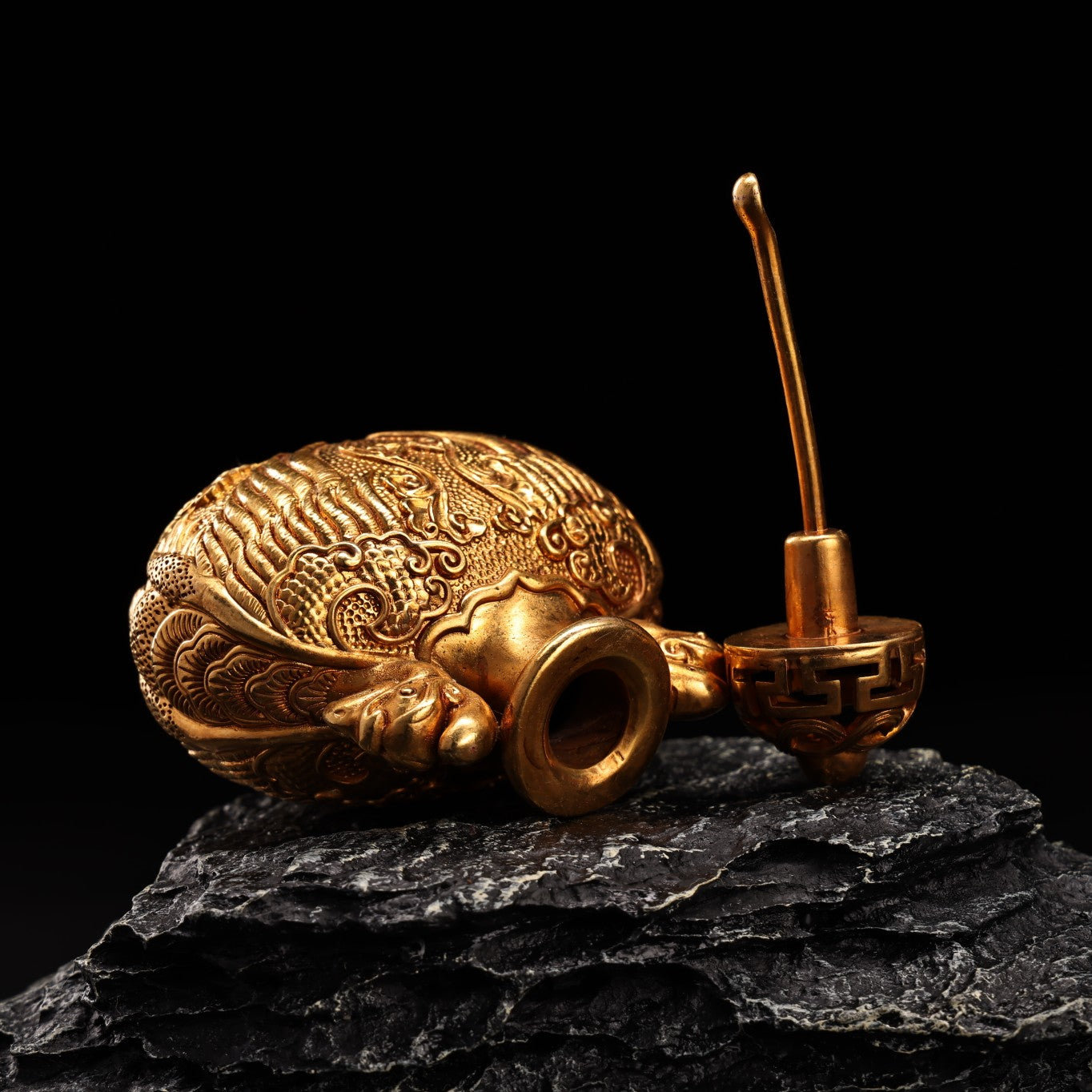A1831 Vintage Chinese Gilt Gold Copper Double Ear Snuff Bottle