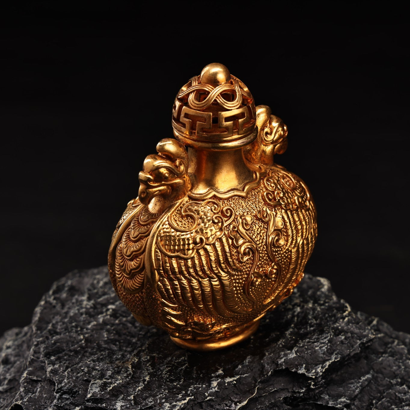 A1831 Vintage Chinese Gilt Gold Copper Double Ear Snuff Bottle