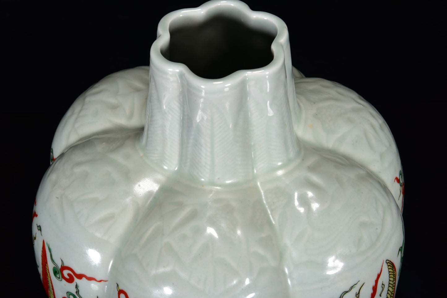 A1835 Chinese Wucai Dragon Phoenix Design Porcelain Vase