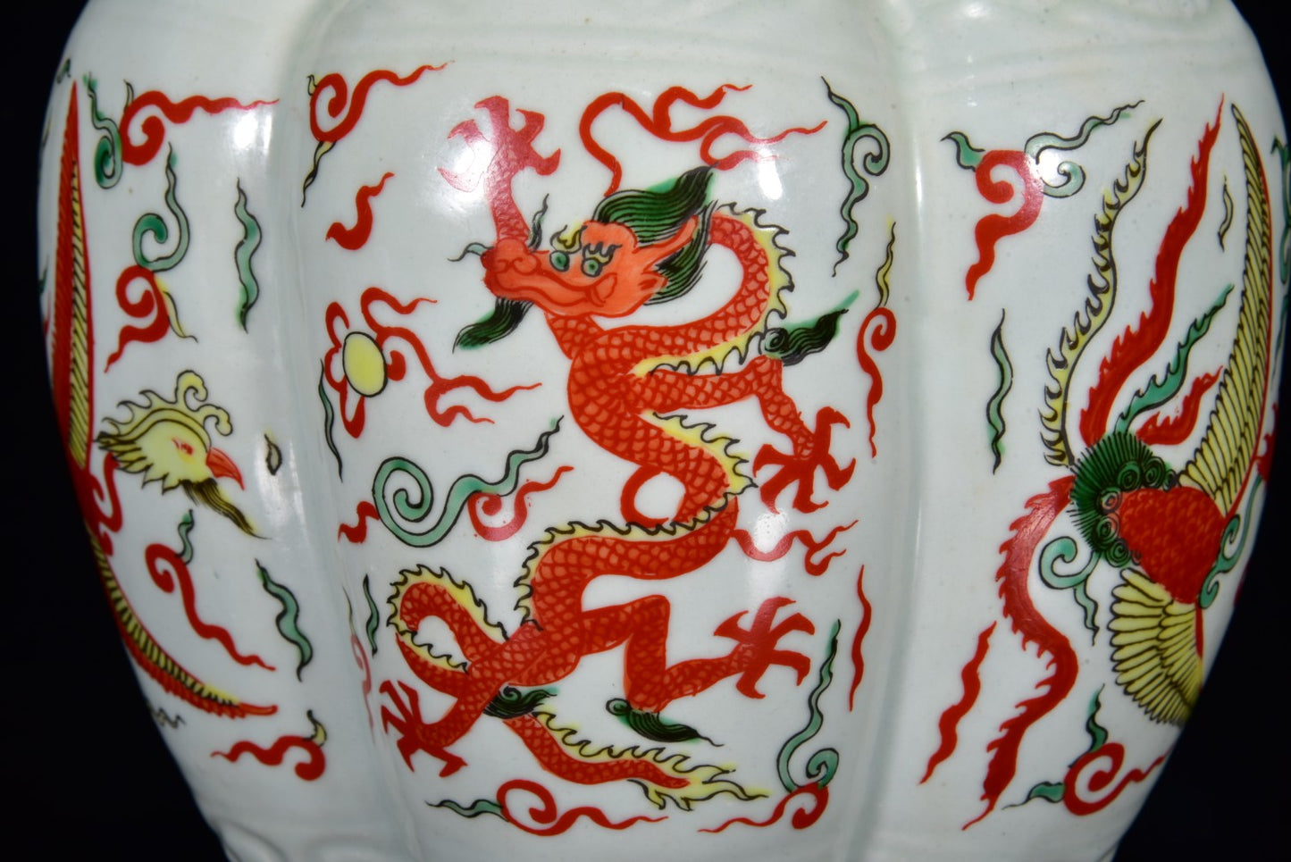 A1835 Chinese Wucai Dragon Phoenix Design Porcelain Vase