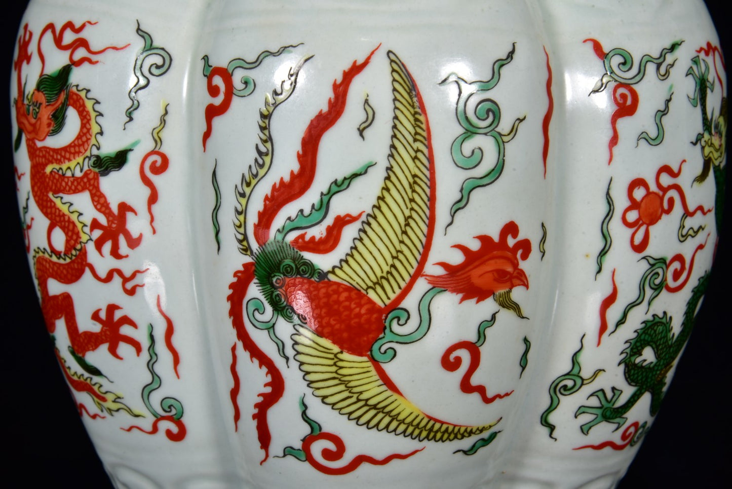 A1835 Chinese Wucai Dragon Phoenix Design Porcelain Vase