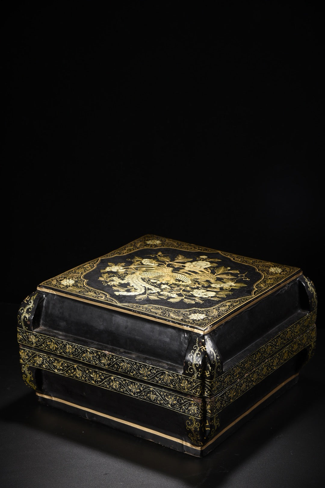A1840 Chinese Gilt Gold Black Lacquerware Phoenix & Peony Design Jewellery Box