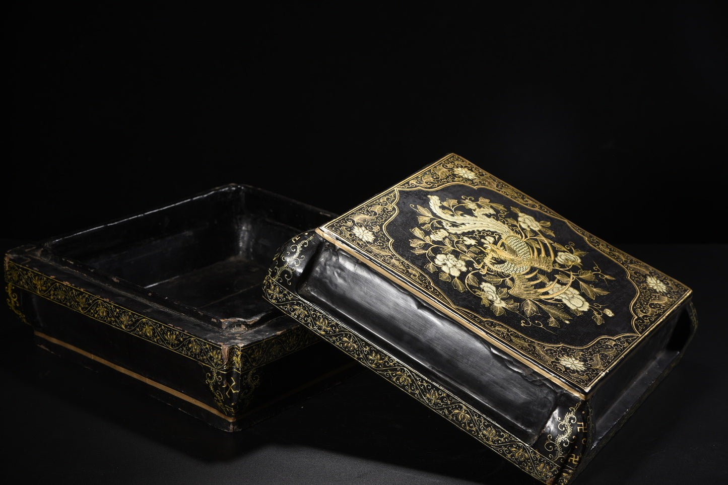 A1840 Chinese Gilt Gold Black Lacquerware Phoenix & Peony Design Jewellery Box