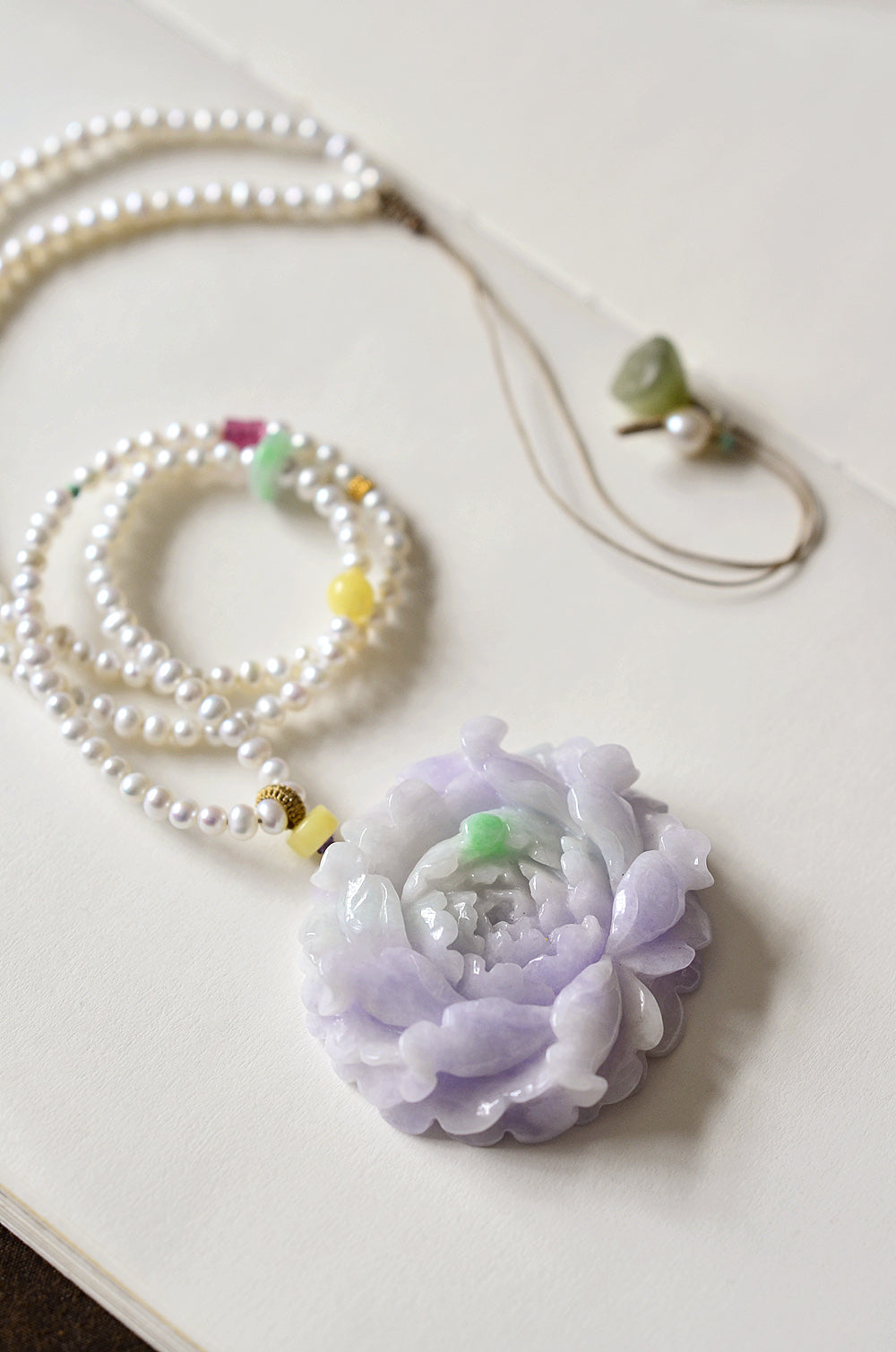 A1866 Exquisite Purple Jadeite Carved Peony Pendant w Pearl & Beeswax Beads Necklace