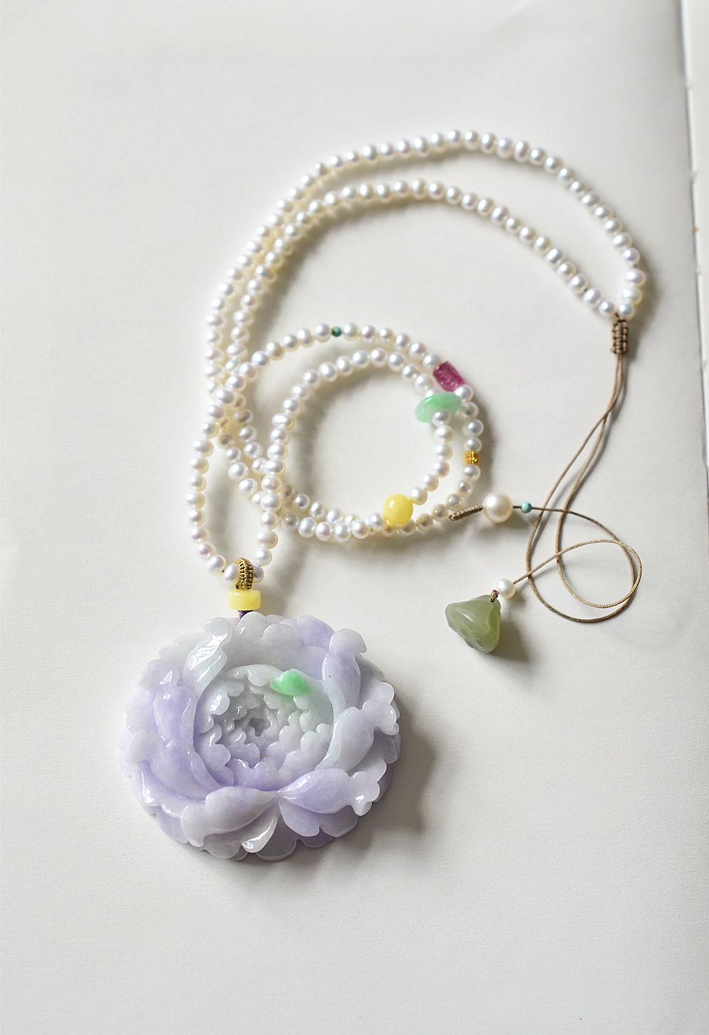 A1866 Exquisite Purple Jadeite Carved Peony Pendant w Pearl & Beeswax Beads Necklace