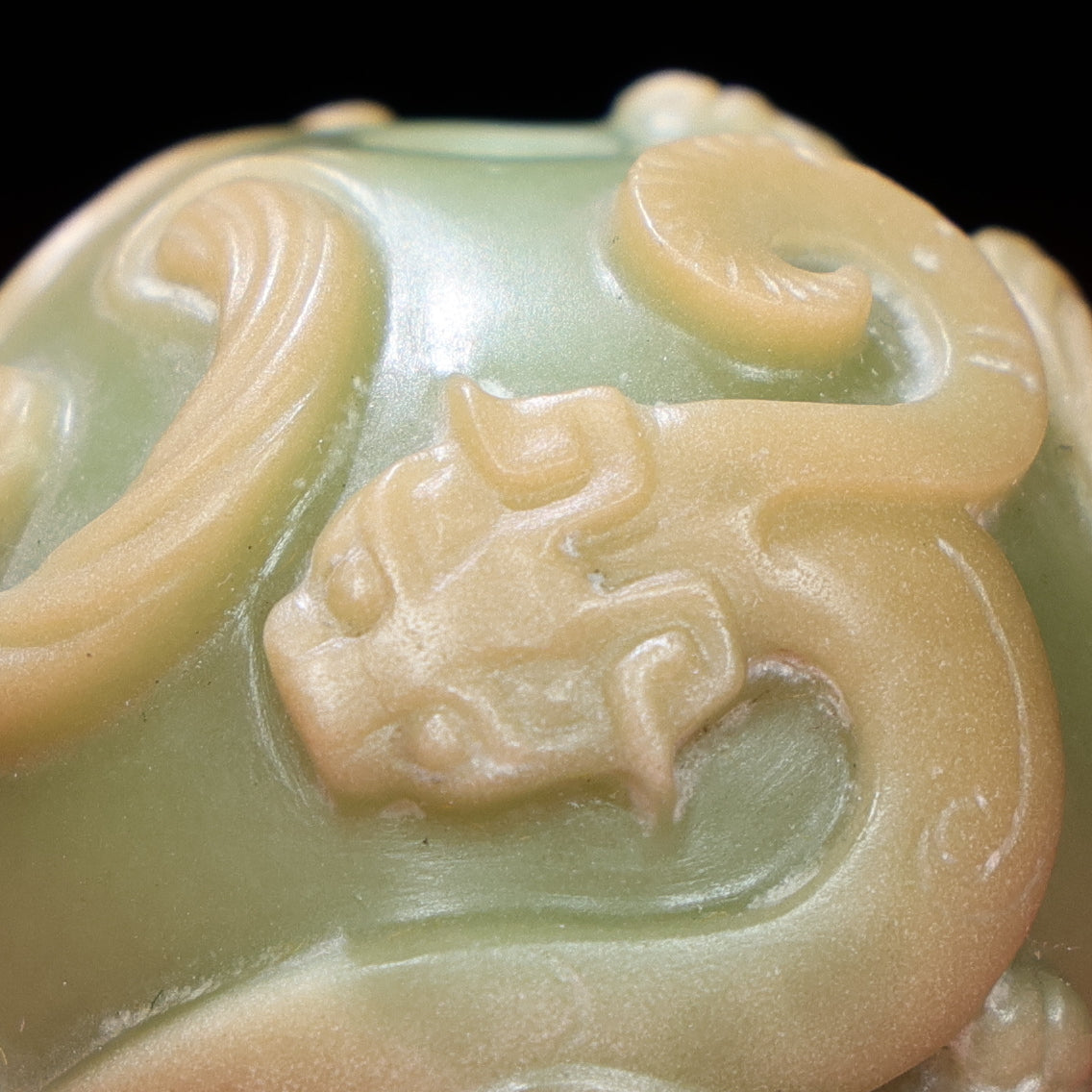 A1872 Exquisite Luminous Stone Low Relief Chi Dragon Pendant