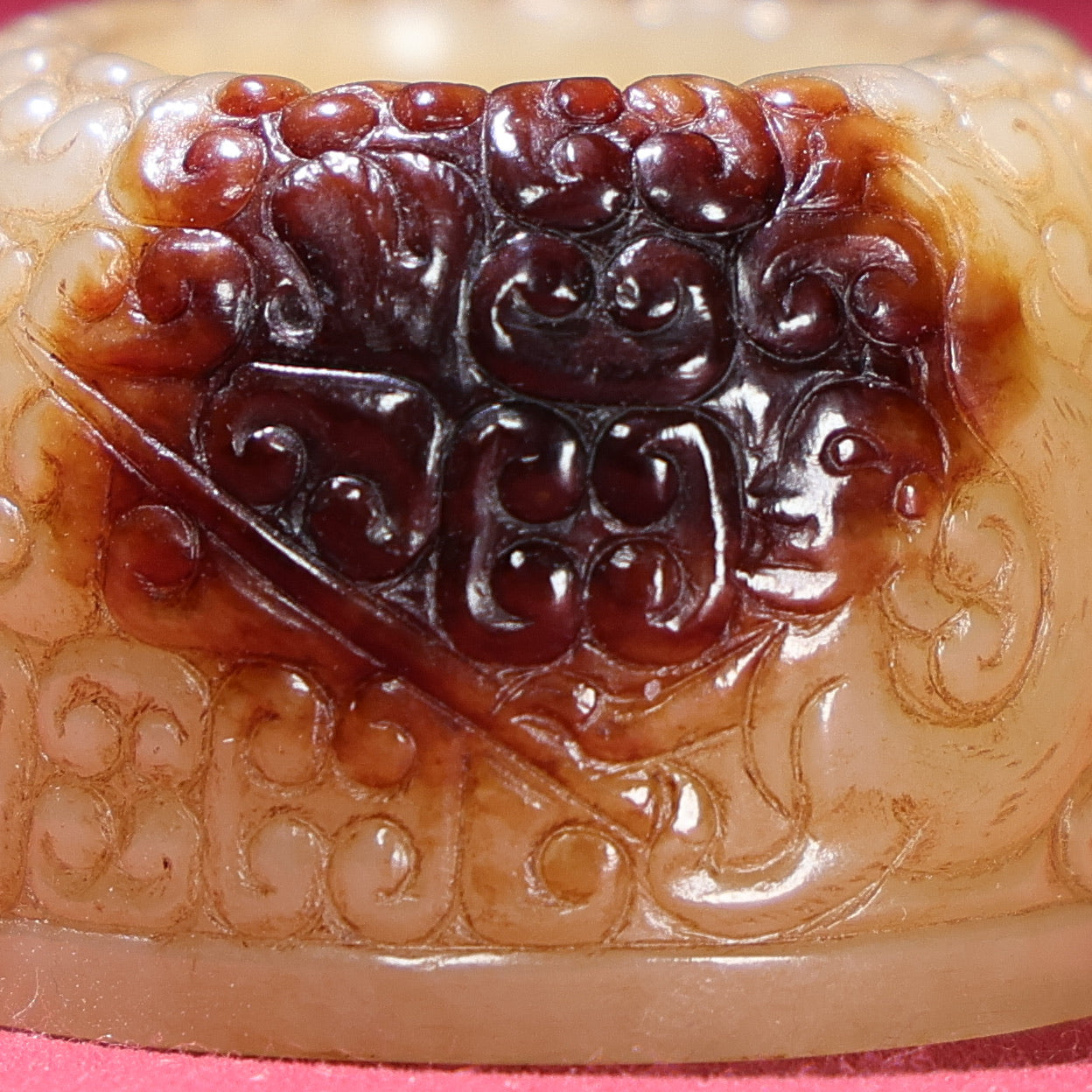 A1880 Superb Old Chinese Hetian Jade Thumb Ring