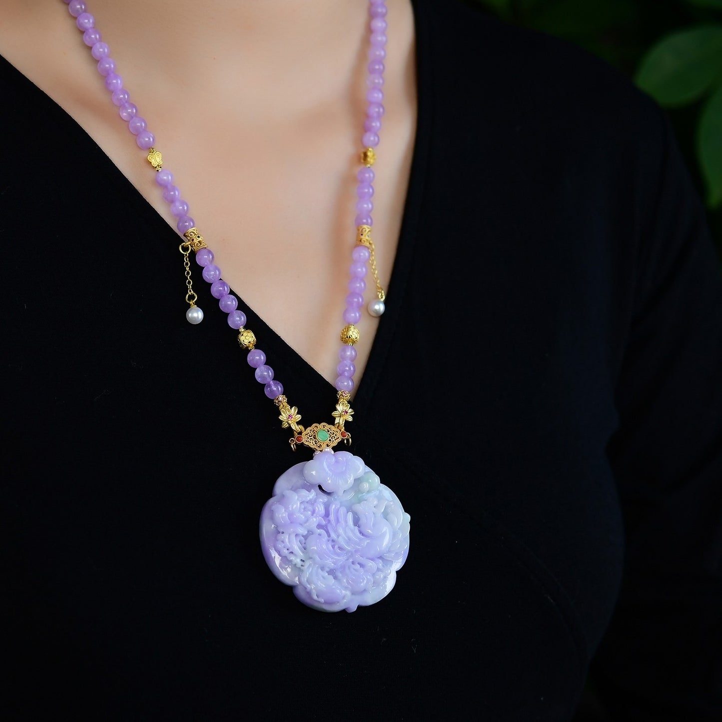 A1890 Exquisite Purple Jadeite Carved Phoenix & Peony Pendant w 18K Gold Buckle Jadeite Beads Necklace