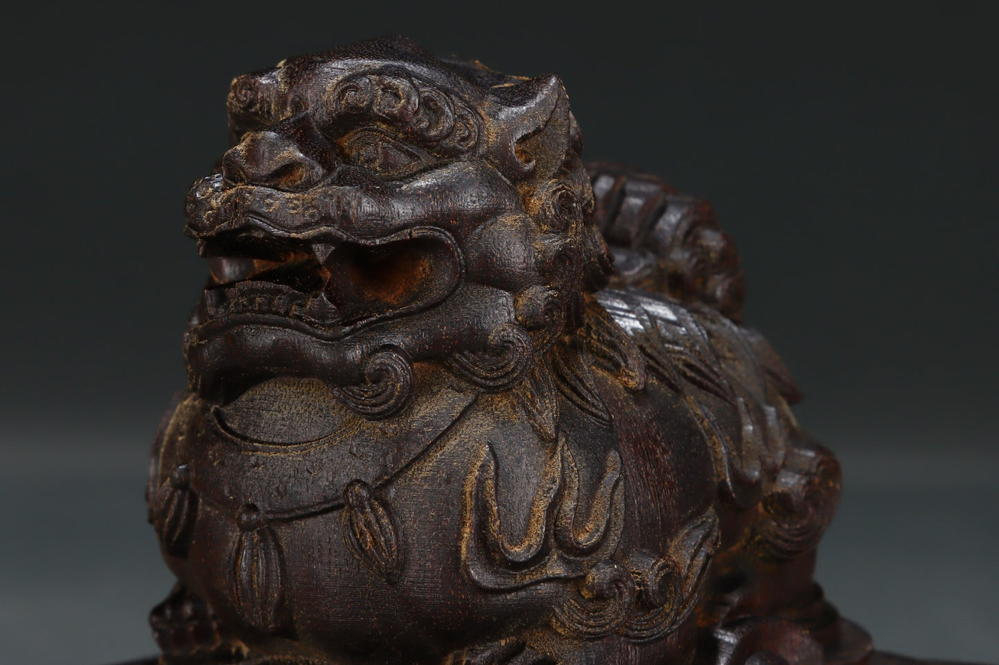 A1891 Vintage Chinese Chenxiang Wood Hand Carved Fortune Lion Seal