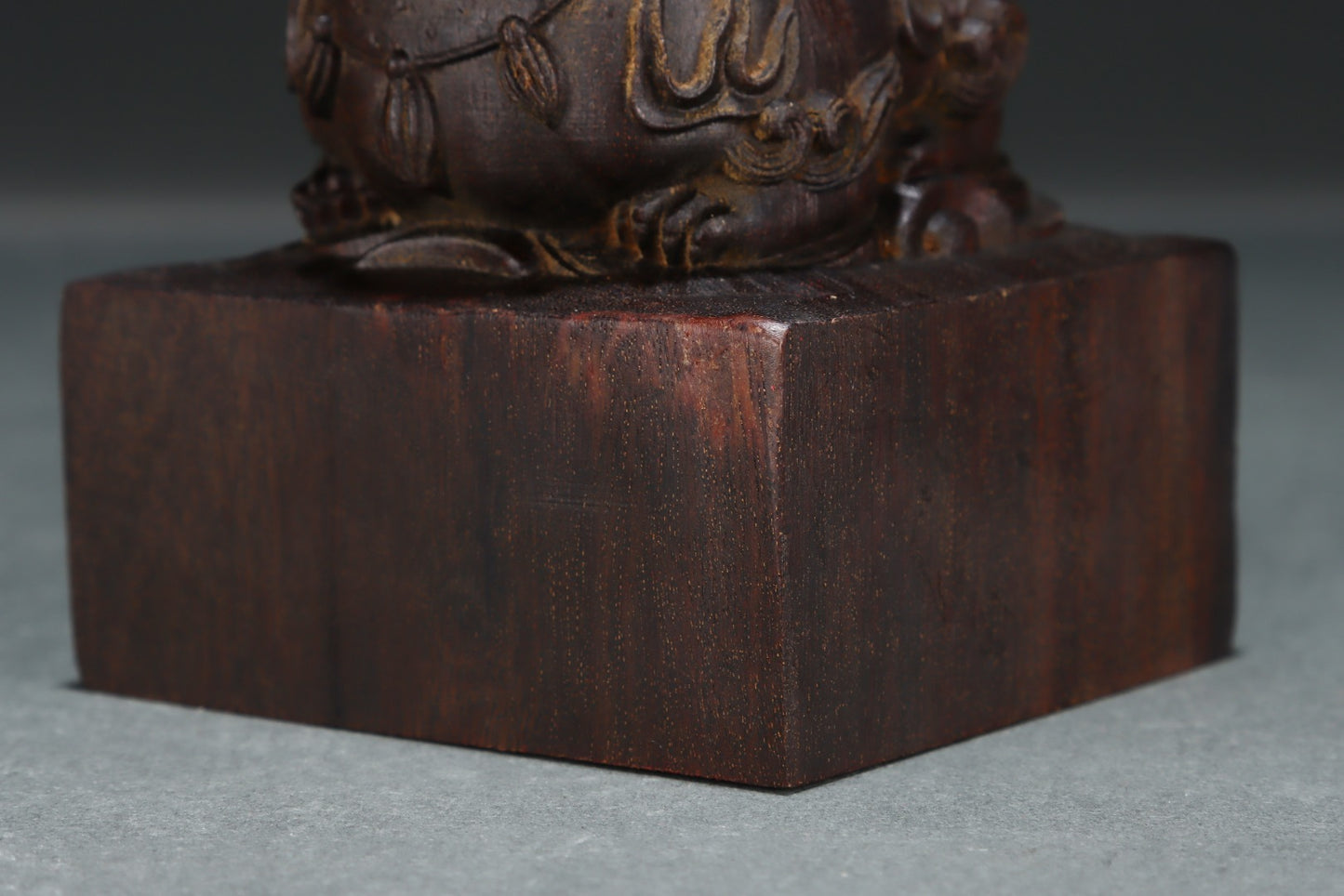 A1891 Vintage Chinese Chenxiang Wood Hand Carved Fortune Lion Seal